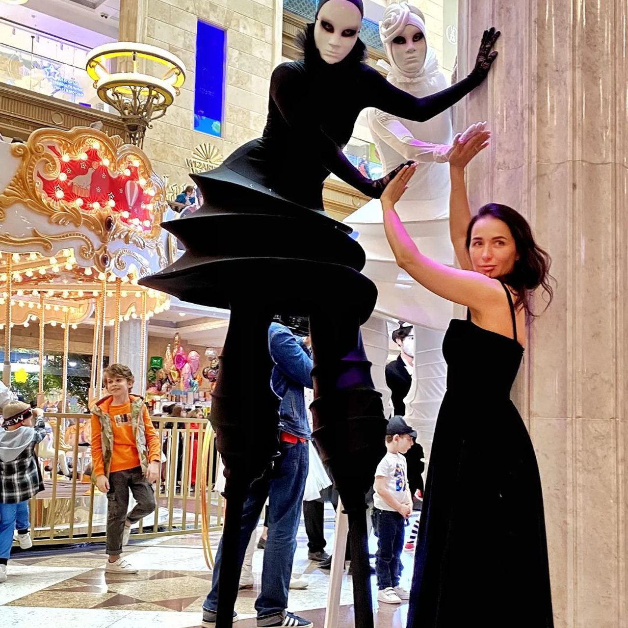 Персонаж белая Бабочка. Мимы и Ходулисты на встречу гостей. Москва