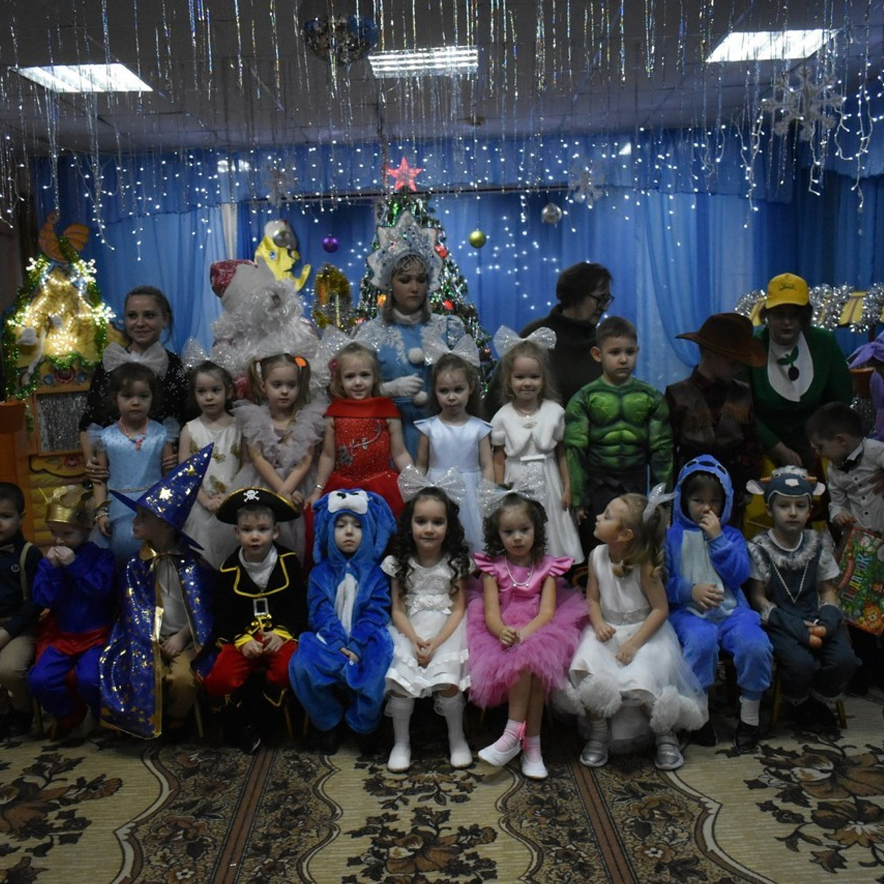 Семейная новогодняя фотоссесия. Семейный, детский и женский фотограф города Барнаул Кудаева Анастасия