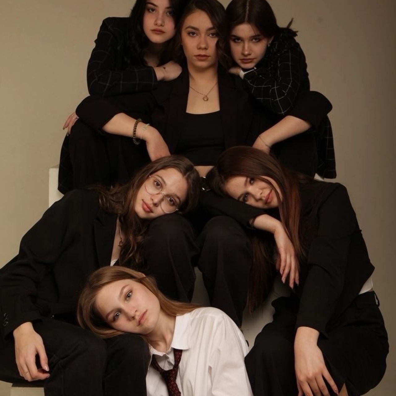 Идеи для групповых фото (с просторов интнрнета). АРТИКУЛ. Выпускные альбомы Нижний Тагил