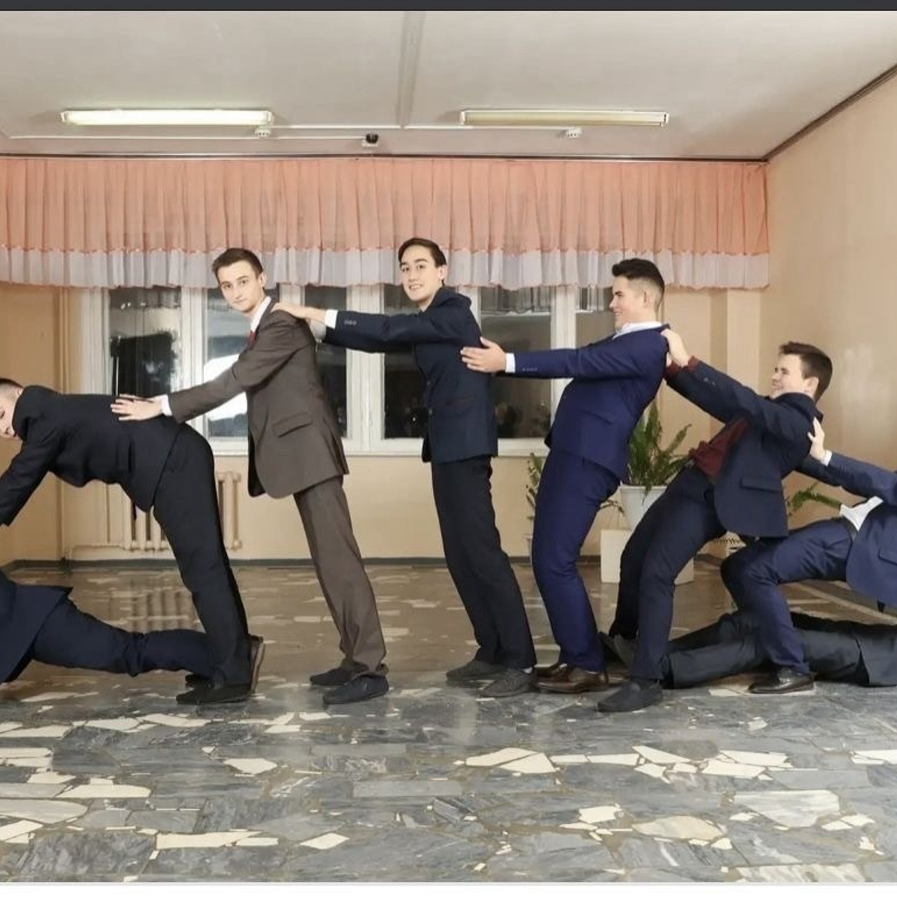 Идеи для групповых фото (с просторов интнрнета). АРТИКУЛ. Выпускные альбомы Нижний Тагил