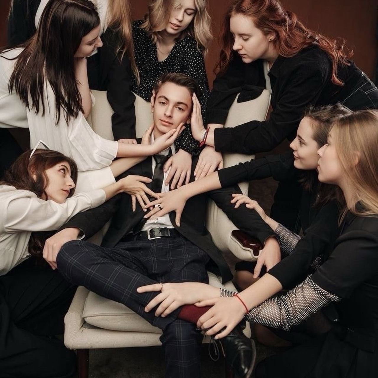 Идеи для групповых фото (с просторов интнрнета). АРТИКУЛ. Выпускные альбомы Нижний Тагил