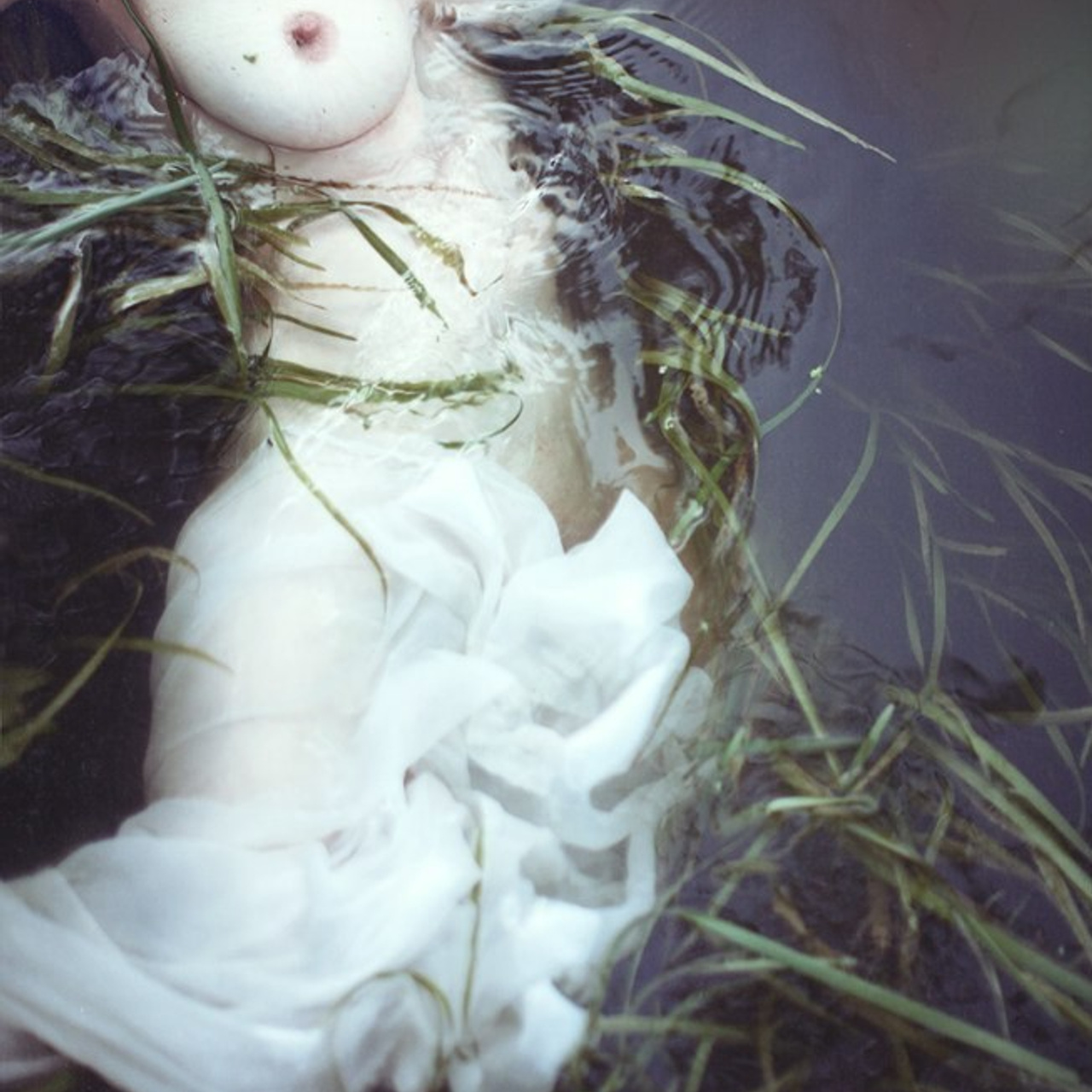 - снимаю на условиях TFP, провожу регулярные арт-ню воркшопы в СПБ  и. Фотограф Облако Александра