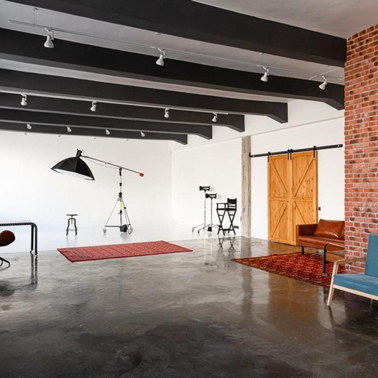 Фотостудии в которых мы работаем фотостудия Laboratory. Выпускные альбомы с оживающими фото Екатеринбург