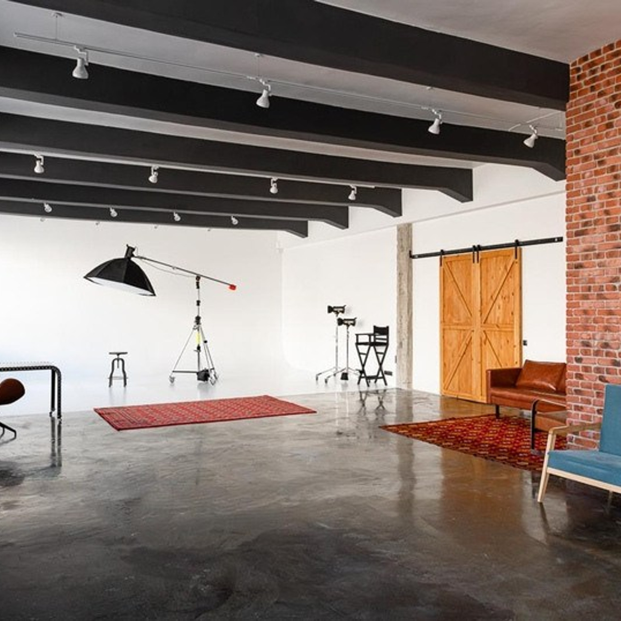 Студия в которой мы снимаем. Выпускные альбомы с оживающими фото Екатеринбург