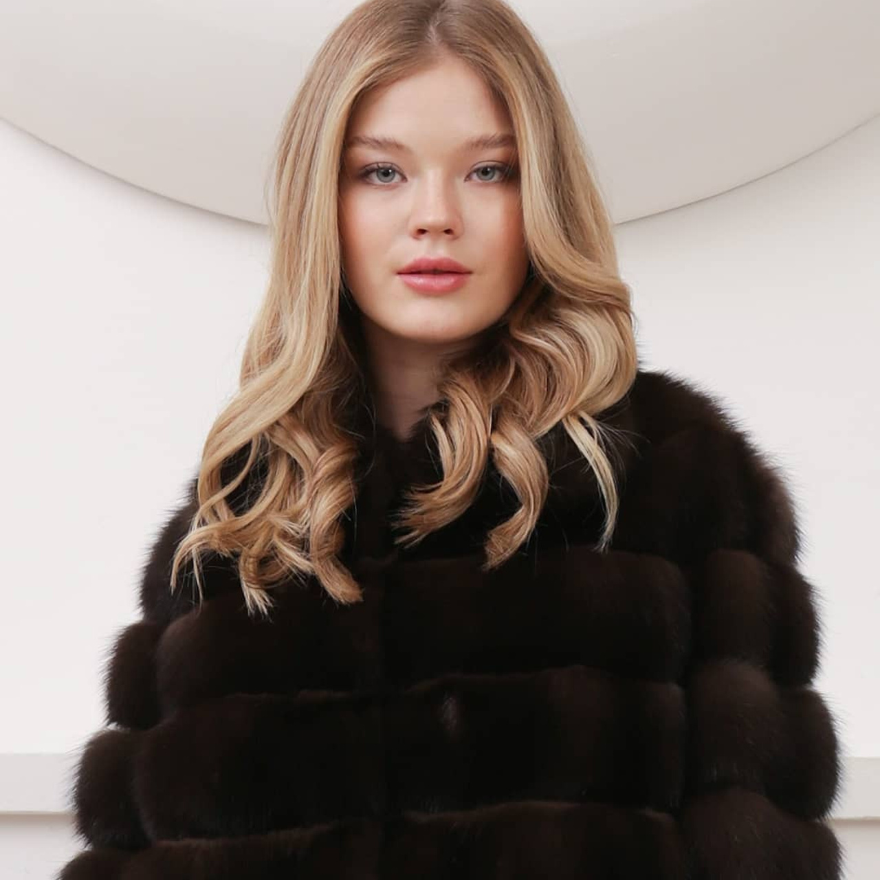 Меховой бренд одежды шикарная модель