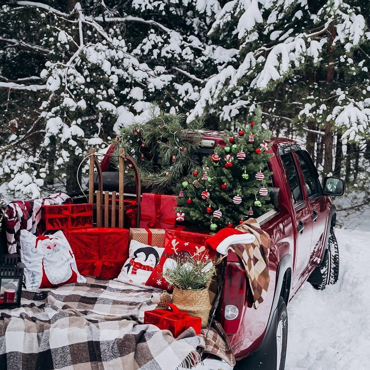 Красный пикап