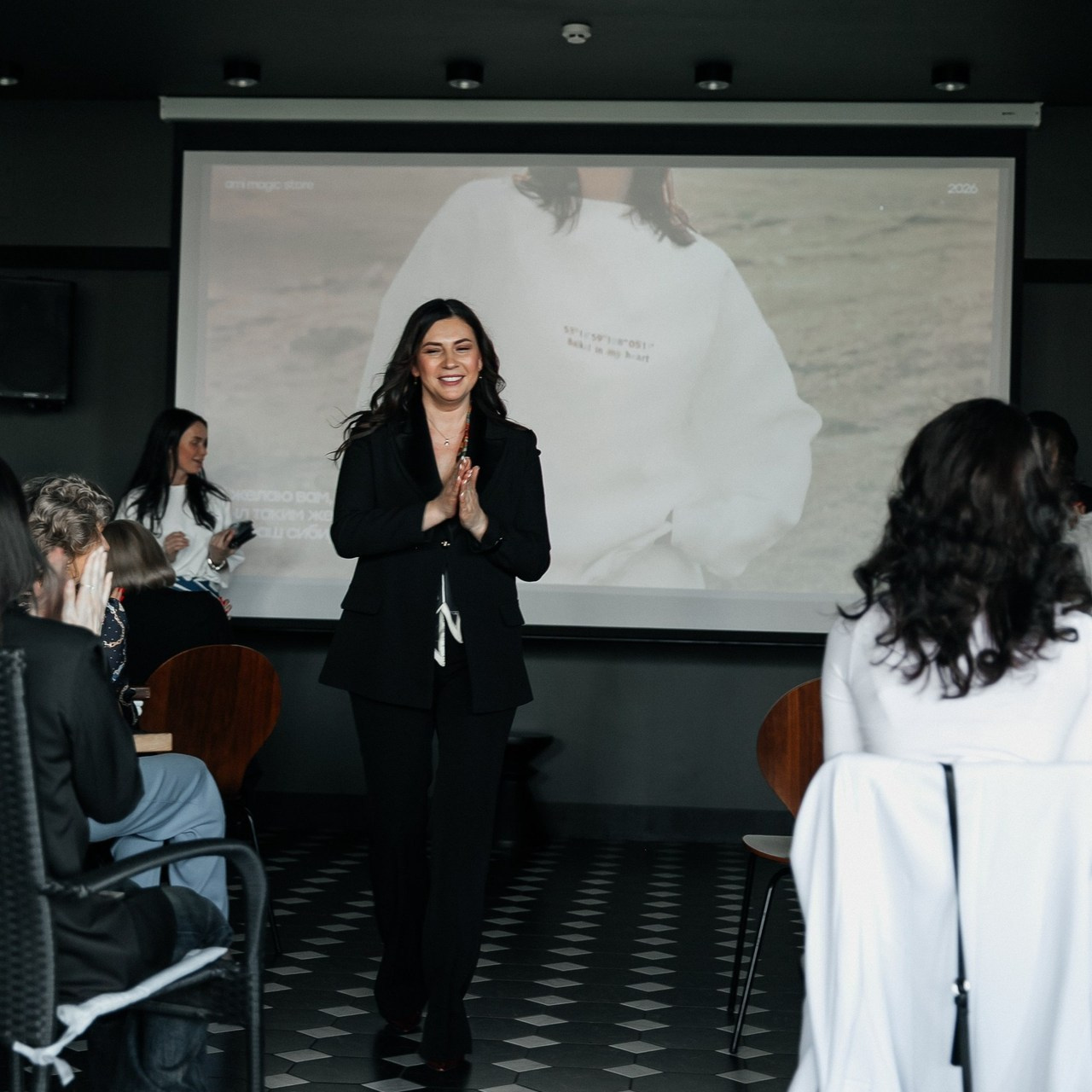 Отзывы. Фотограф в Иркутске Анастасия Кись. Студийная фотосессия беременности в тканях Иркутск. Семейная фотосессия, ПОРТРЕТ «ПОКОЛЕНИЕ»