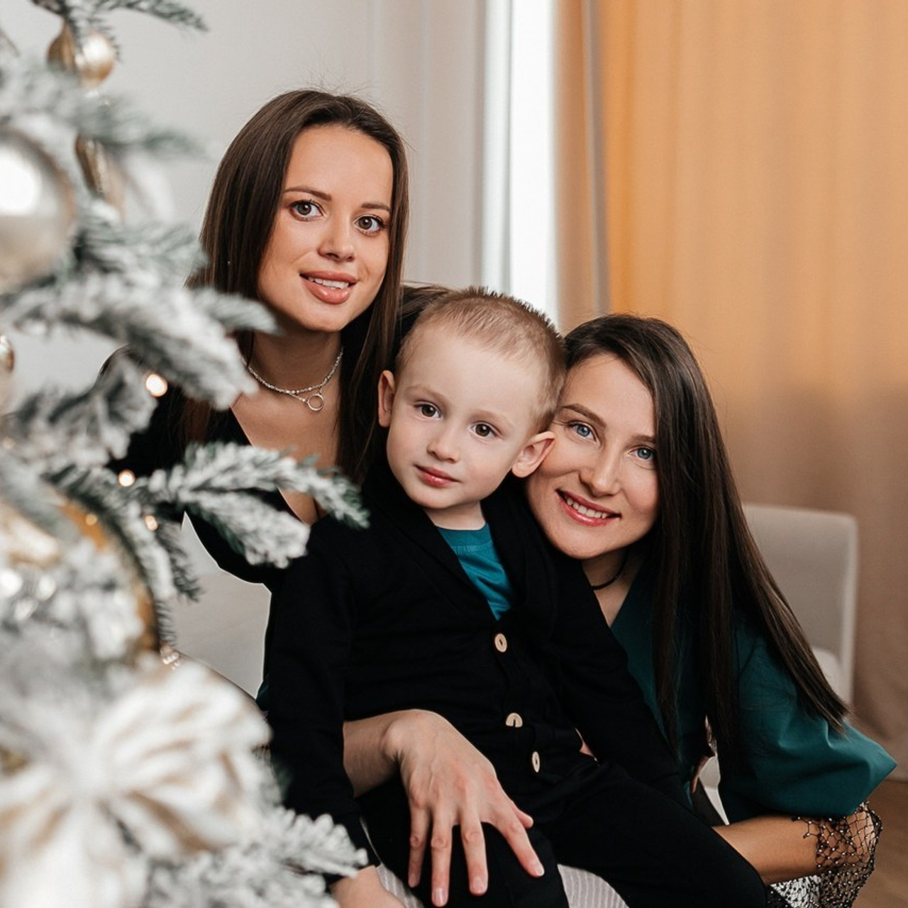 Отзывы. Фотограф в Иркутске Анастасия Кись. Студийная фотосессия беременности в тканях Иркутск. Семейная фотосессия, ПОРТРЕТ «ПОКОЛЕНИЕ»