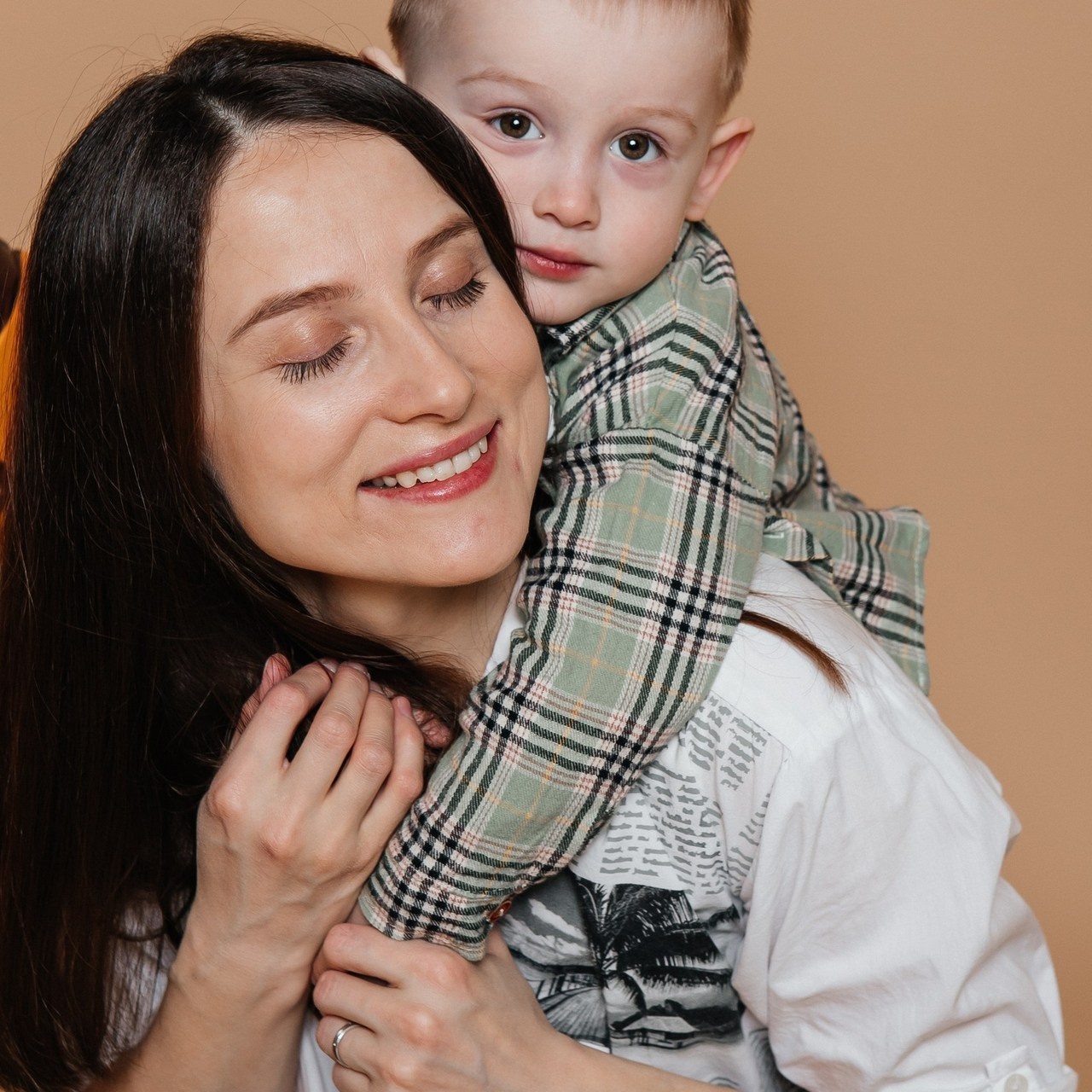 Отзывы. Фотограф в Иркутске Анастасия Кись. Студийная фотосессия беременности в тканях Иркутск. Семейная фотосессия, ПОРТРЕТ «ПОКОЛЕНИЕ»