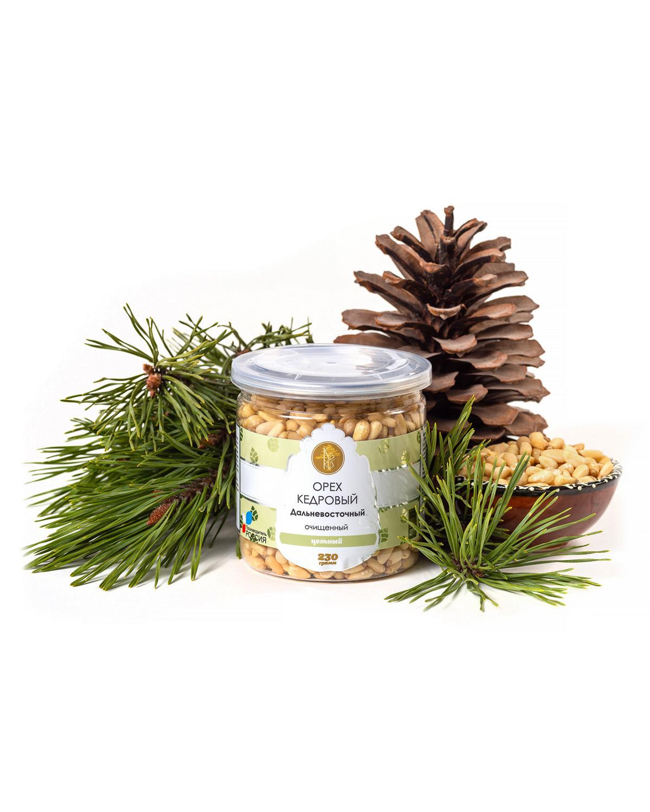 Орехи Kedrus на белом фоне