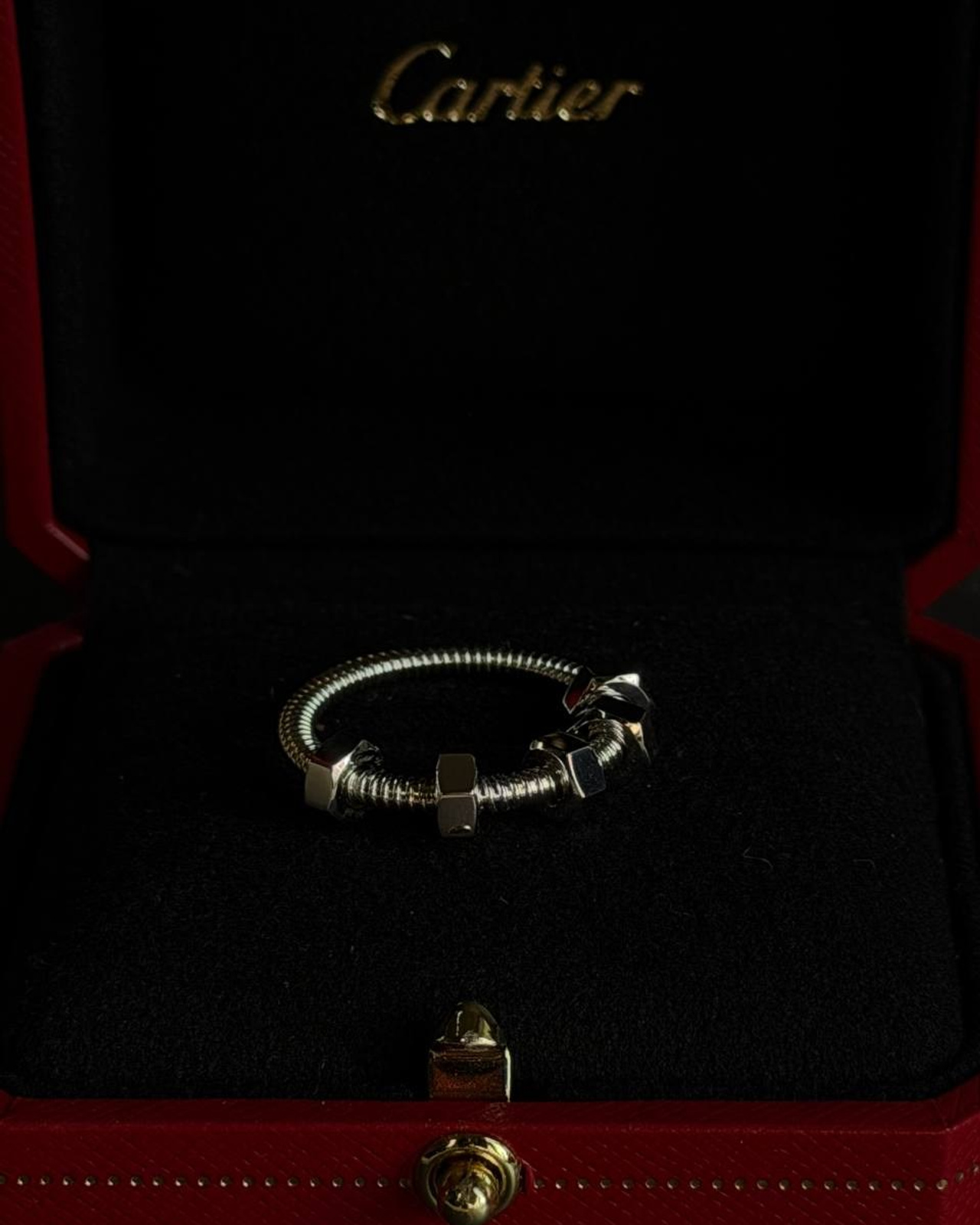 Ювелирные изделия и бижутерия