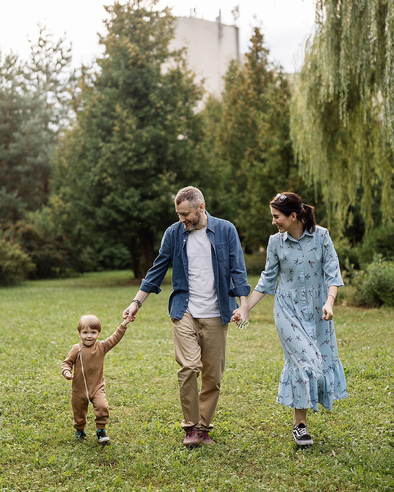 Летняя семейная прогулка