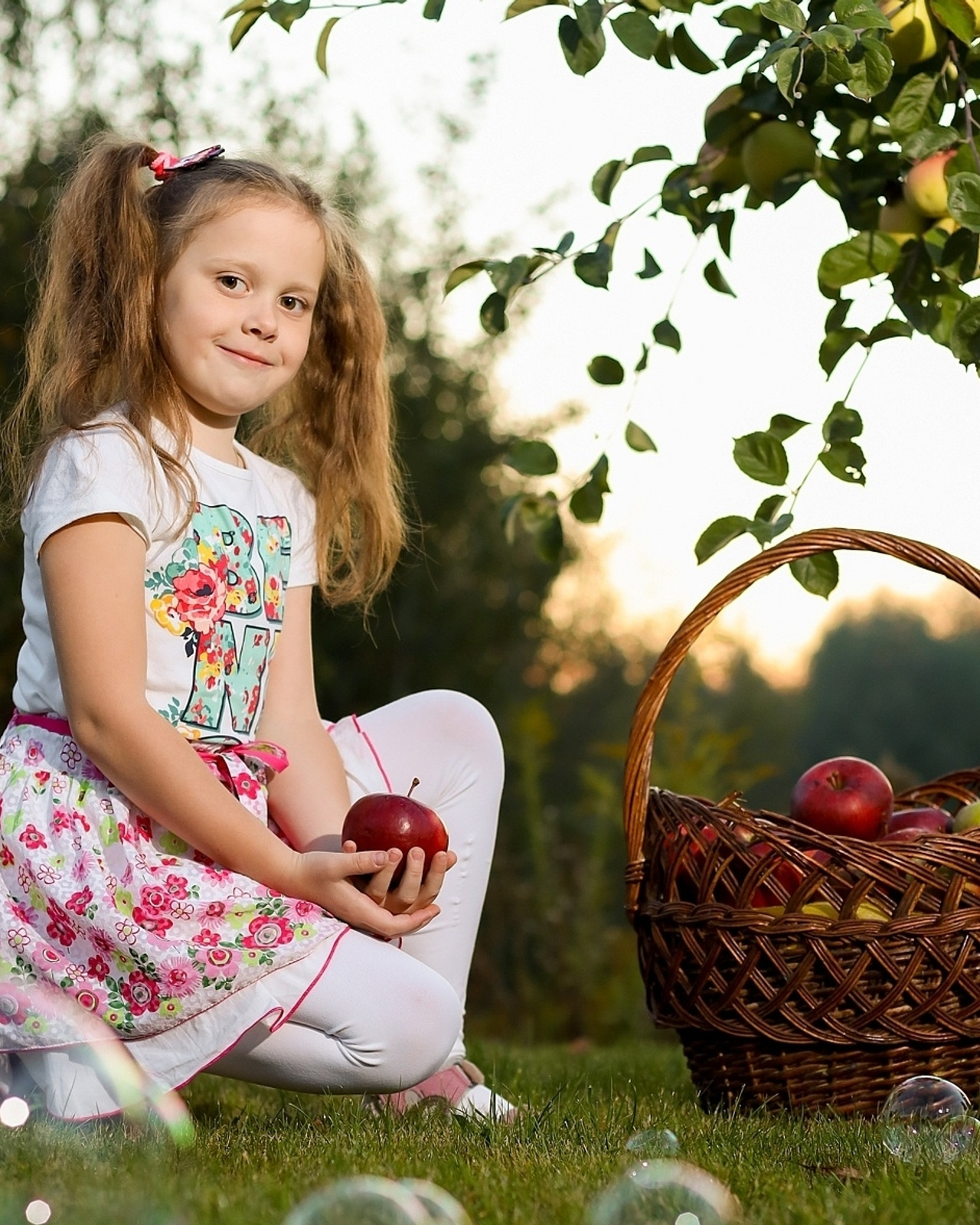 Фотосессия ребенка с&nbsp;яблоками в&nbsp;Туле.