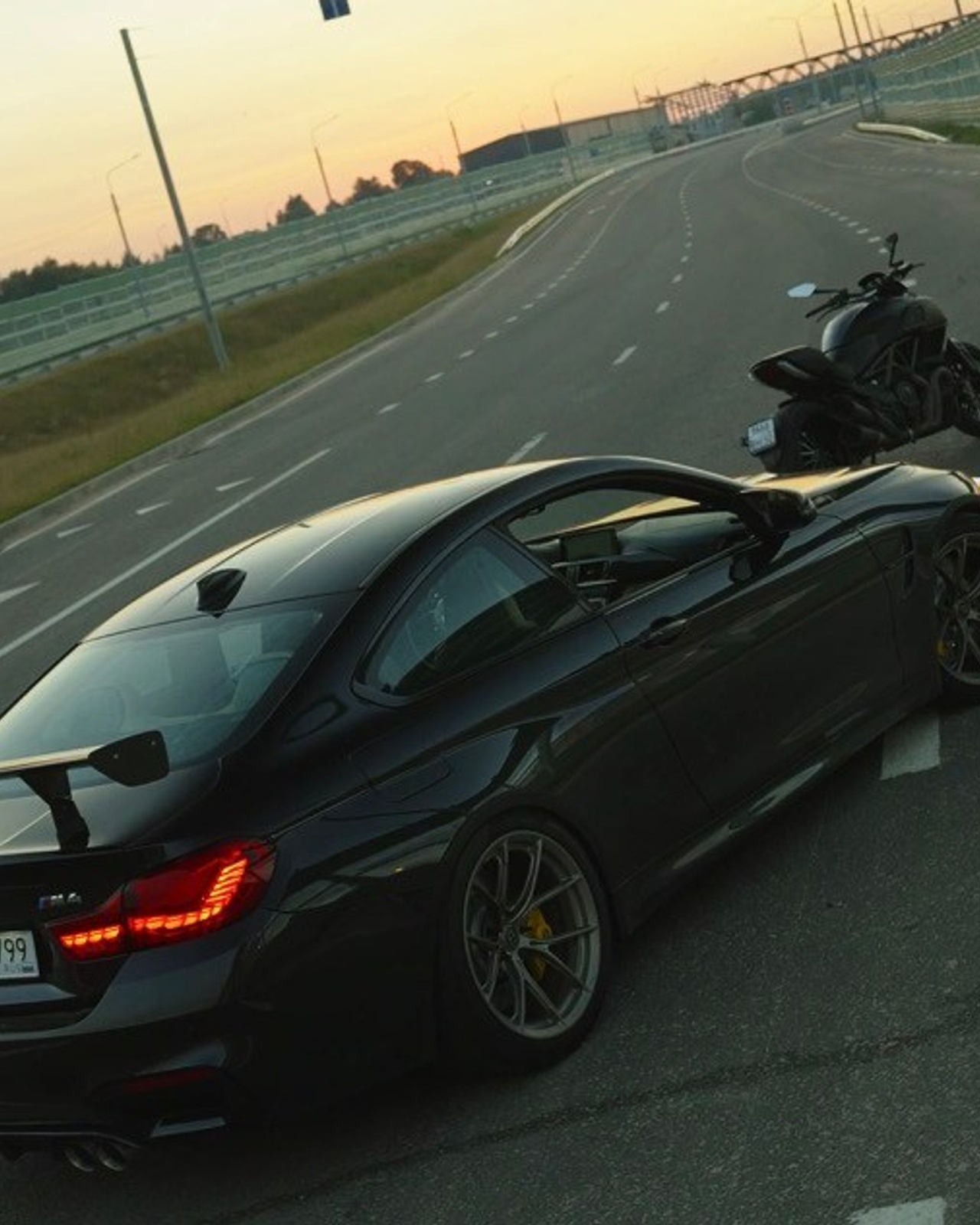 BMW M4 F82 x Ducati Diavel