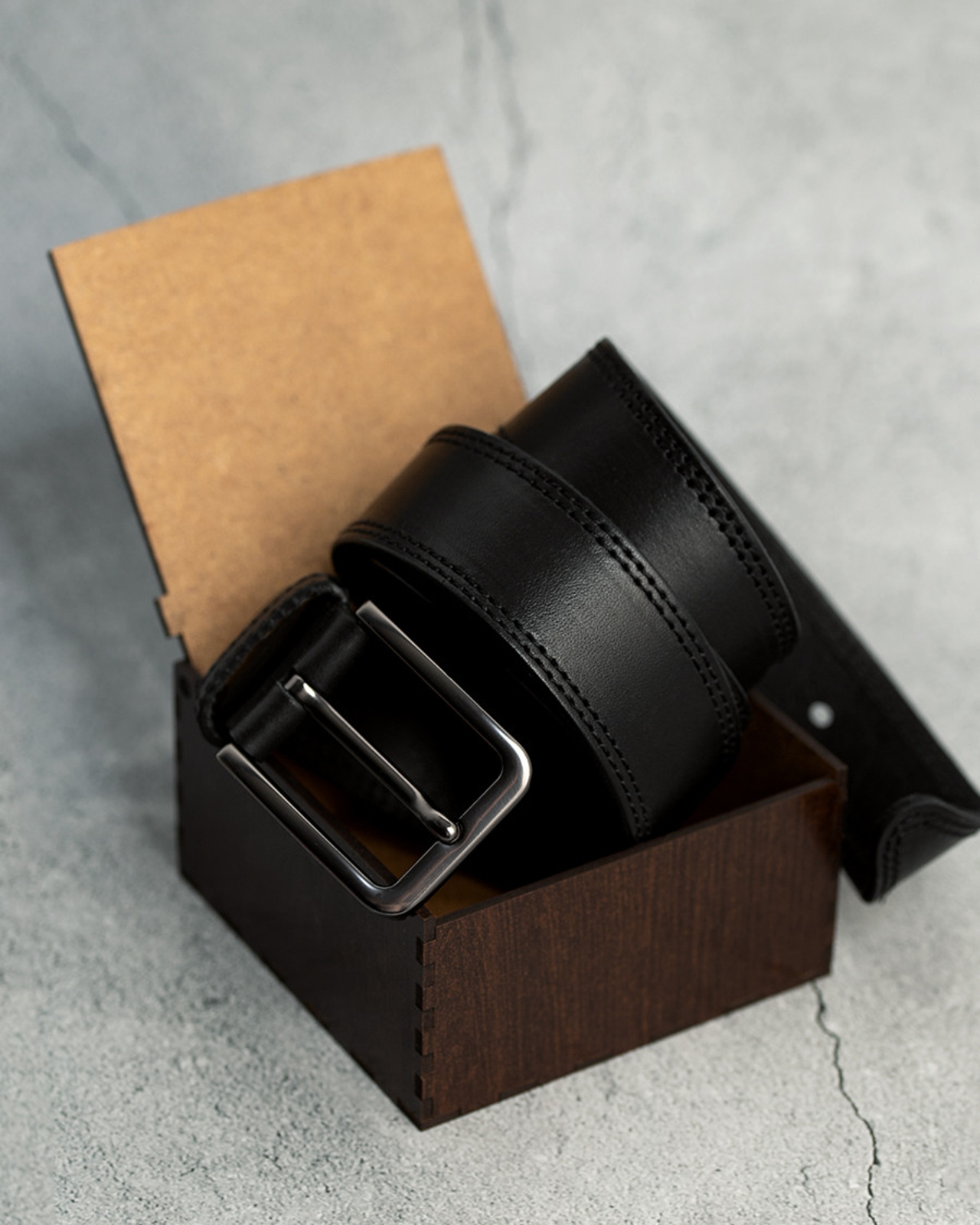 Ремни мужские. На белом/однотонном фоне. С моделью и без. Для wildberries