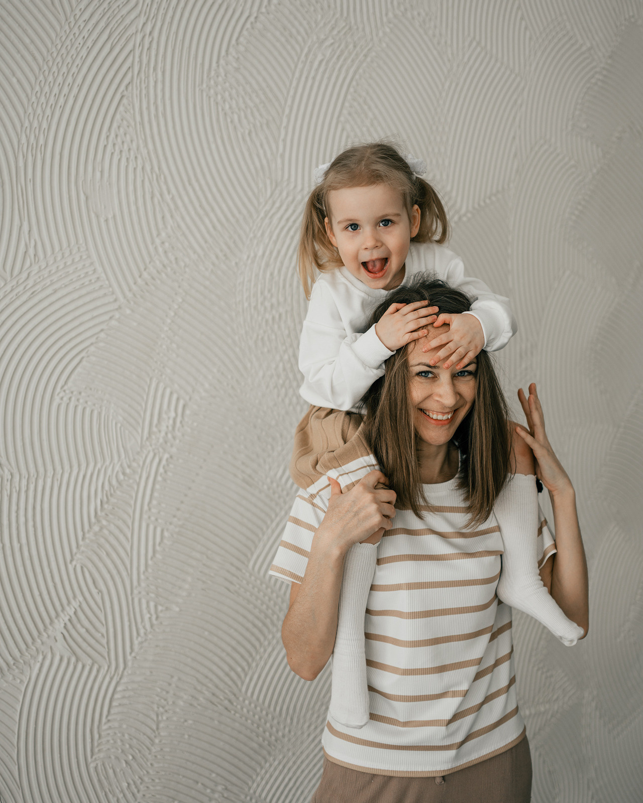 Мама с&nbsp;дочкой