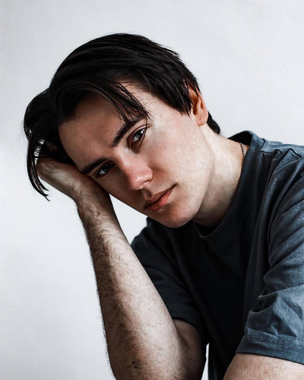 Контакты. Оператор-постановщик в Москве