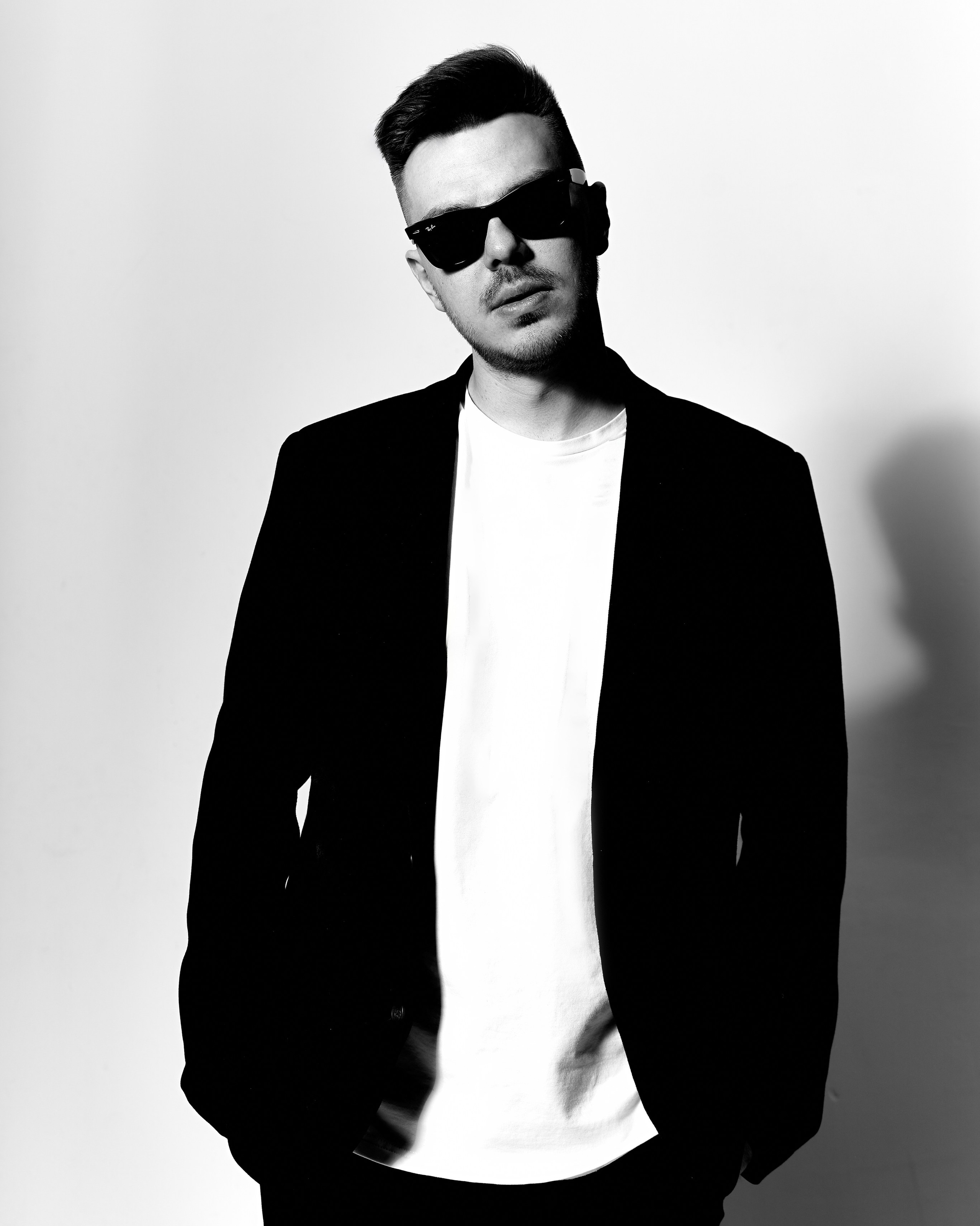 Контакты. Фотограф Артем Давыдов