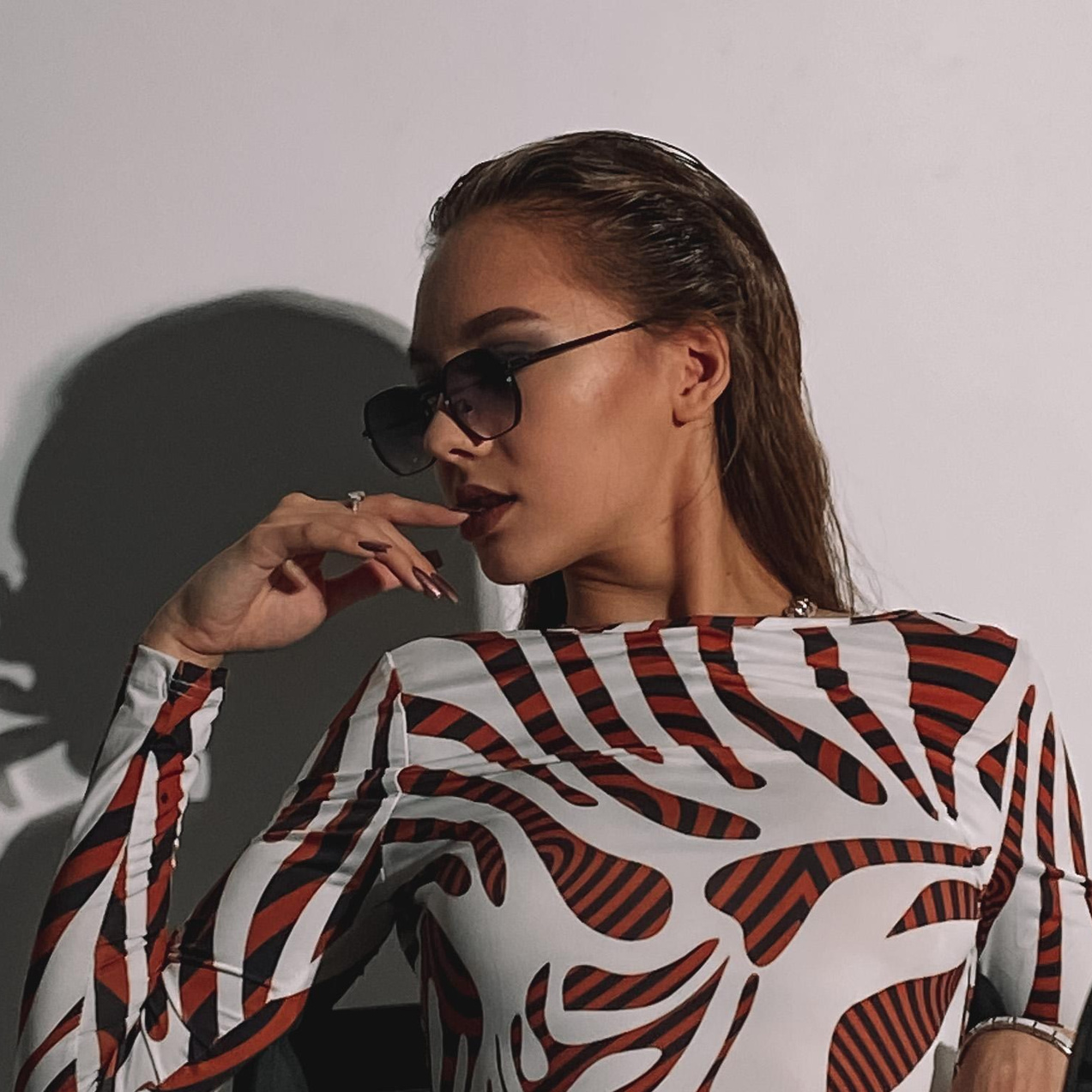 Профессиональные девушки модели для предметной съемки в Новосибирске