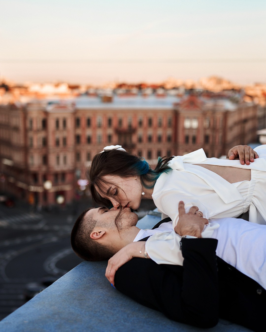 свадебный фотограф СПб питер Петербург дворец бракосочетания свадьба в Питере невеста жених свадебная фотосессия фотопрогулка съемка камерная свадьба свадьба для двоих на крыше лав стори