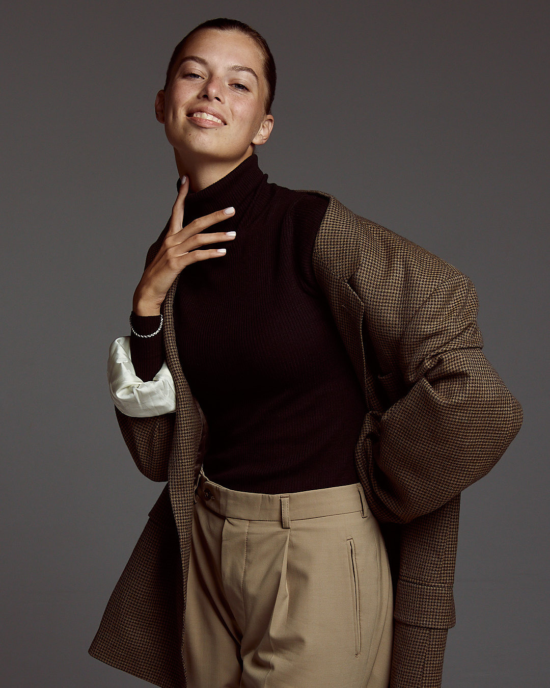 Модельные тесты. Профессиональный фотограф Анна Баранова в Москве. Модель позирует