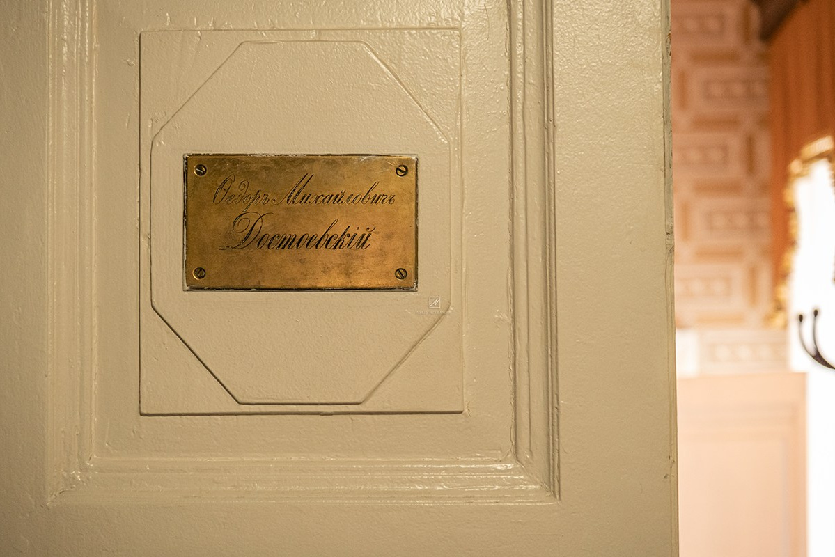 В гостях у Фёдора Михайловича Достоевского в Санкт-Петербурге. Фотограф и искусствовед в Туле и Санкт-Петербурге Нелли Некрасова