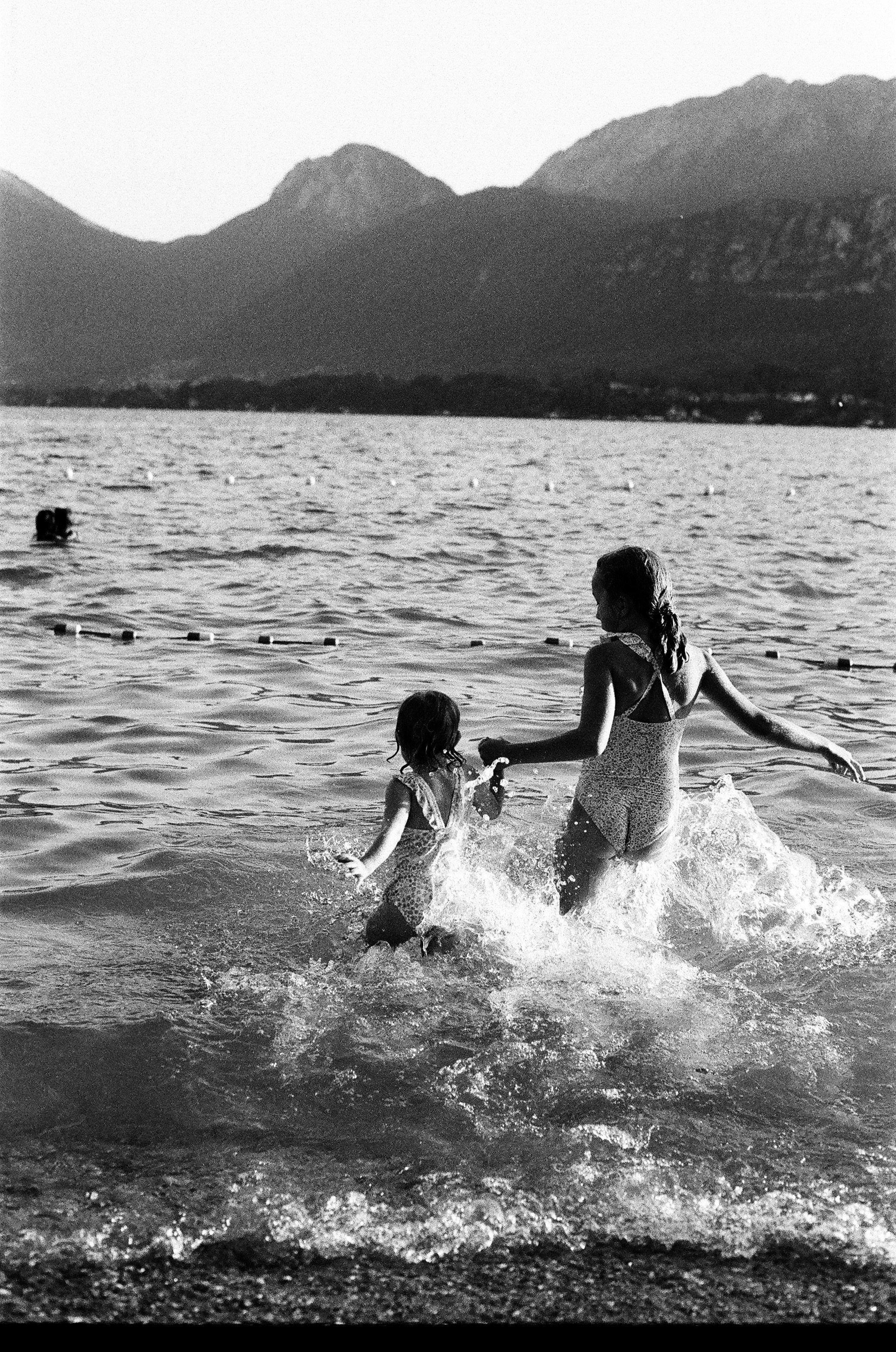 Сёстры. Anastasia Shapoval violoniste et photographe. Annecy — Geneve