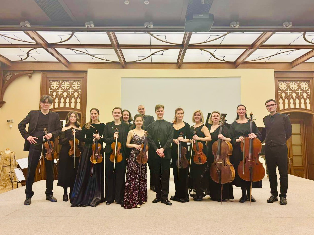 Инструментальный ансамбль «I Fiori». Скрипачка Анна Савкина