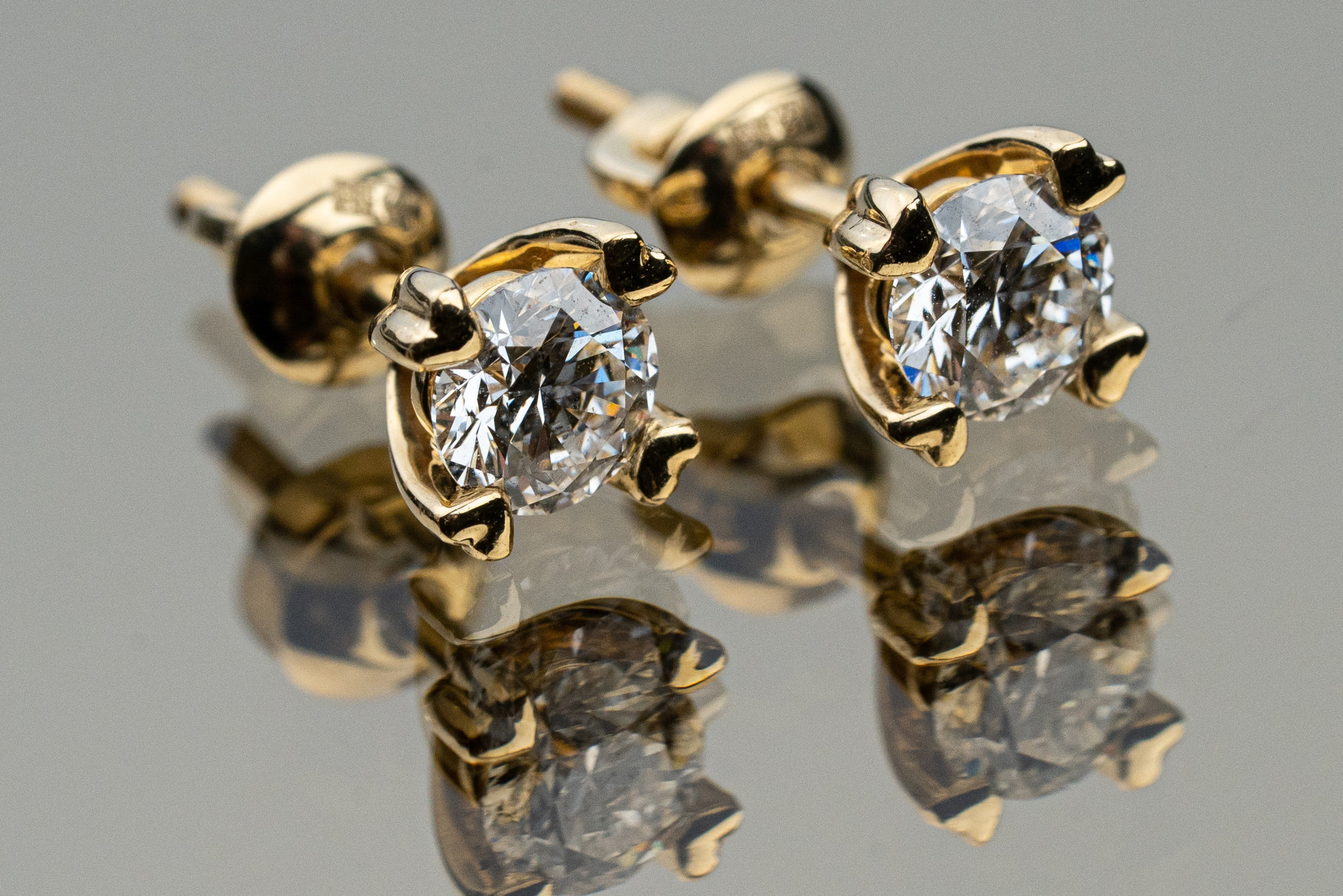 Фото рекламы украшений для маркетплейса.