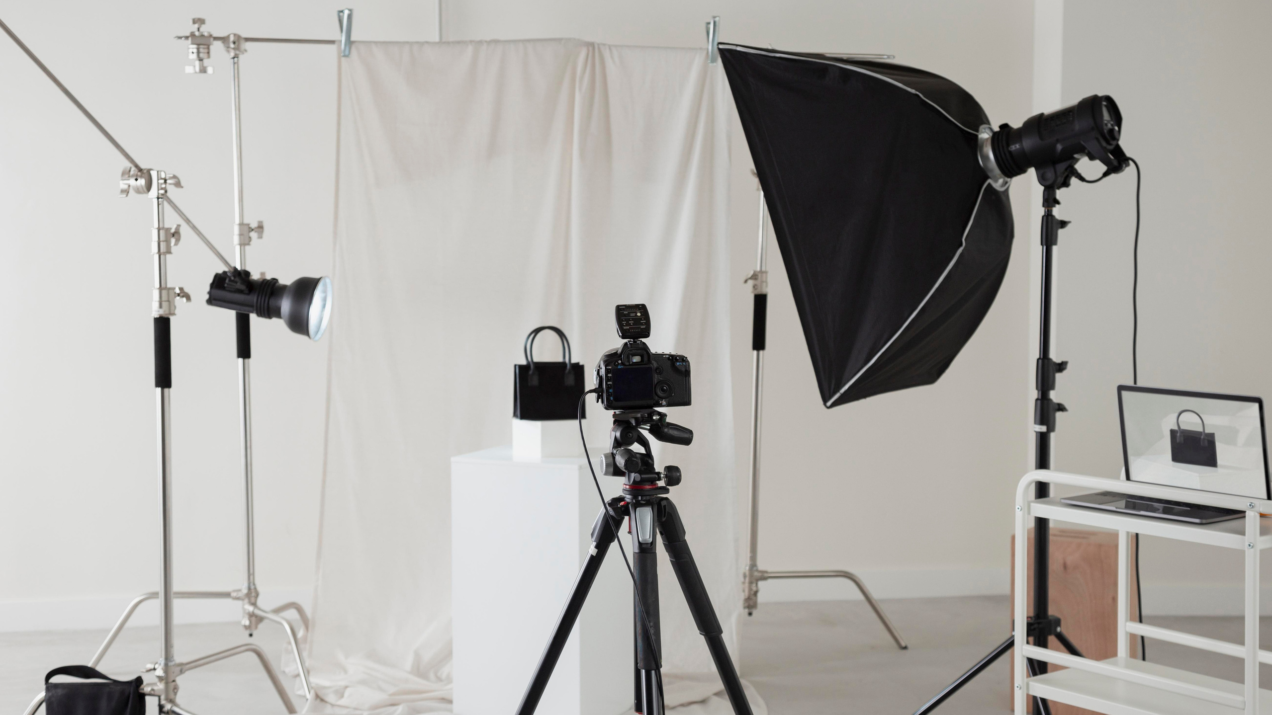 Фотостудия, предметная фотосъемка сумок, косметики, обуви. Профессиональная фотография для сайтов и каталогов.