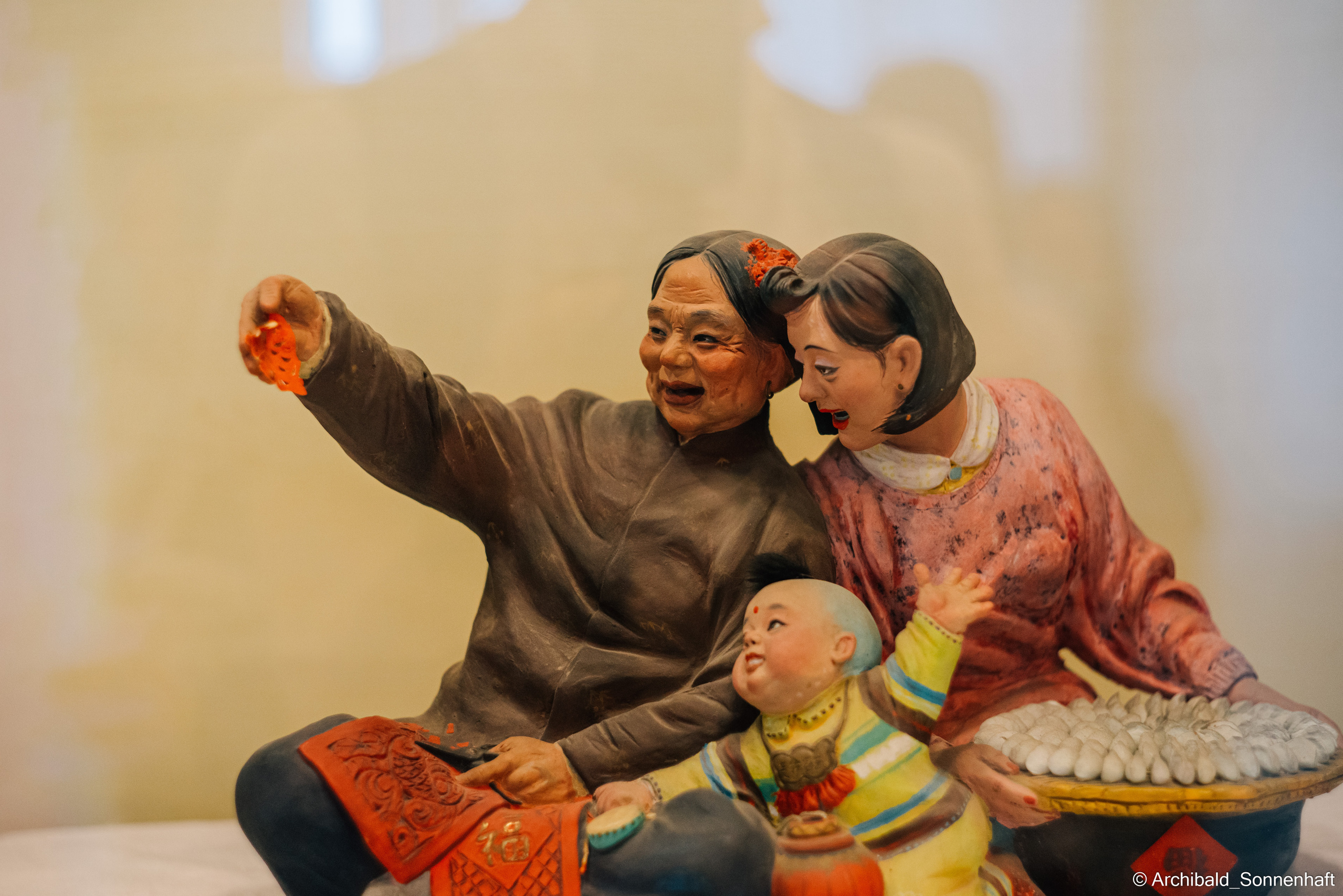 天津泥人张 Tianjin’s Nirenzhang (Tianjin Clay Figure). Photographer in Guangzhou, China. Archibald Sonnenhaft