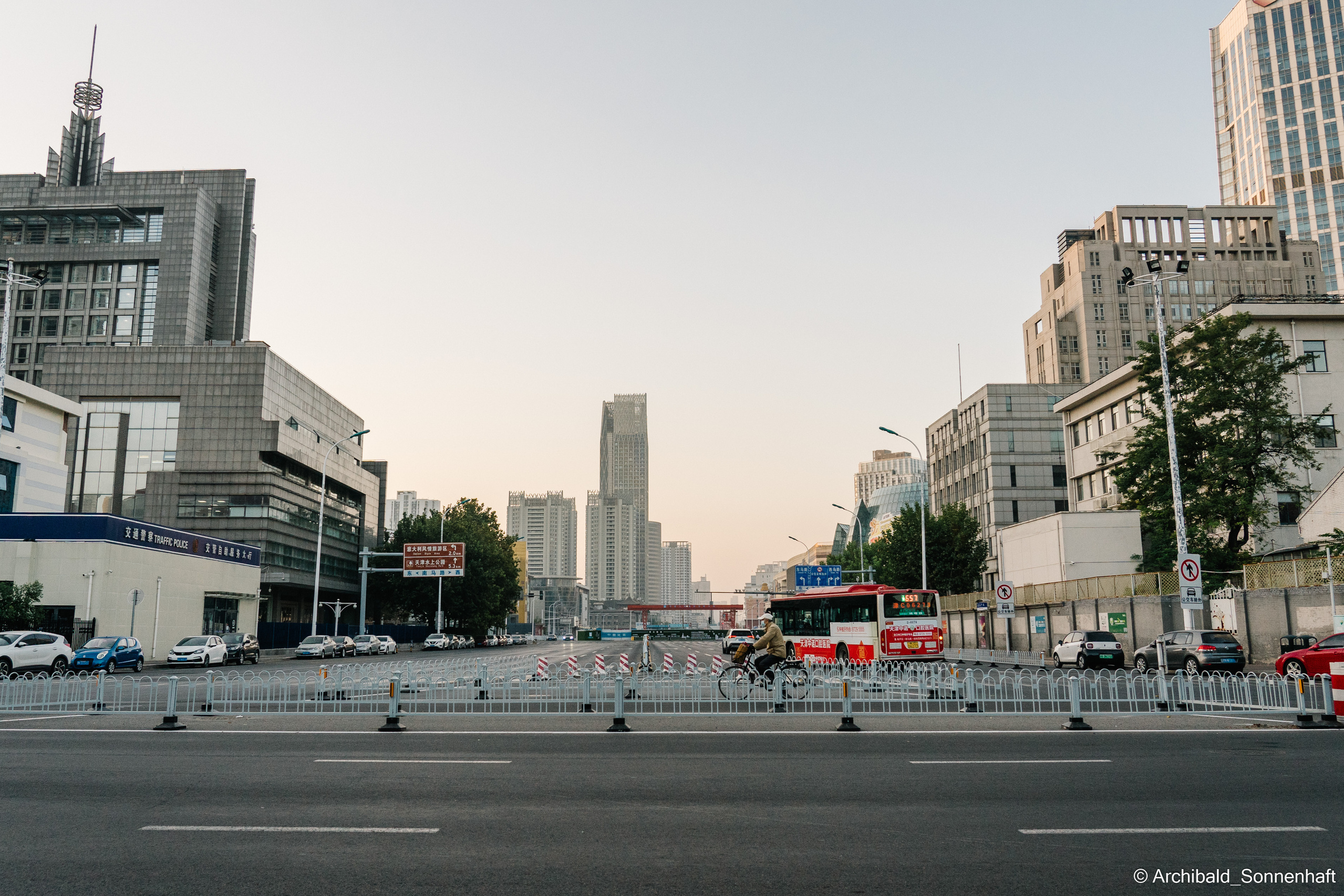 Hiking in Panlai. Photographer in Guangzhou, China. Archibald Sonnenhaft