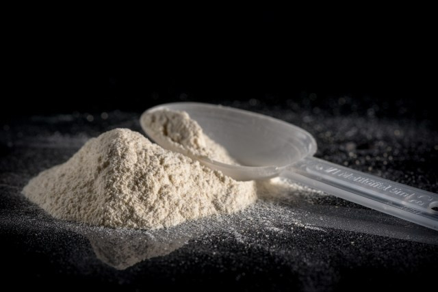 Загуститель белый порошок.