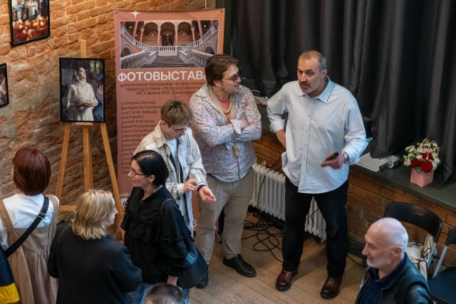 В Книжной палате в Черниговском состоялось открытие выставки выпускников МГУ имени М. В. Ломоносова. Visual Gen: профессиональный фото, видео и AI Контент для вашего бизнеса и событий | Виктория Вотоновская | Москва