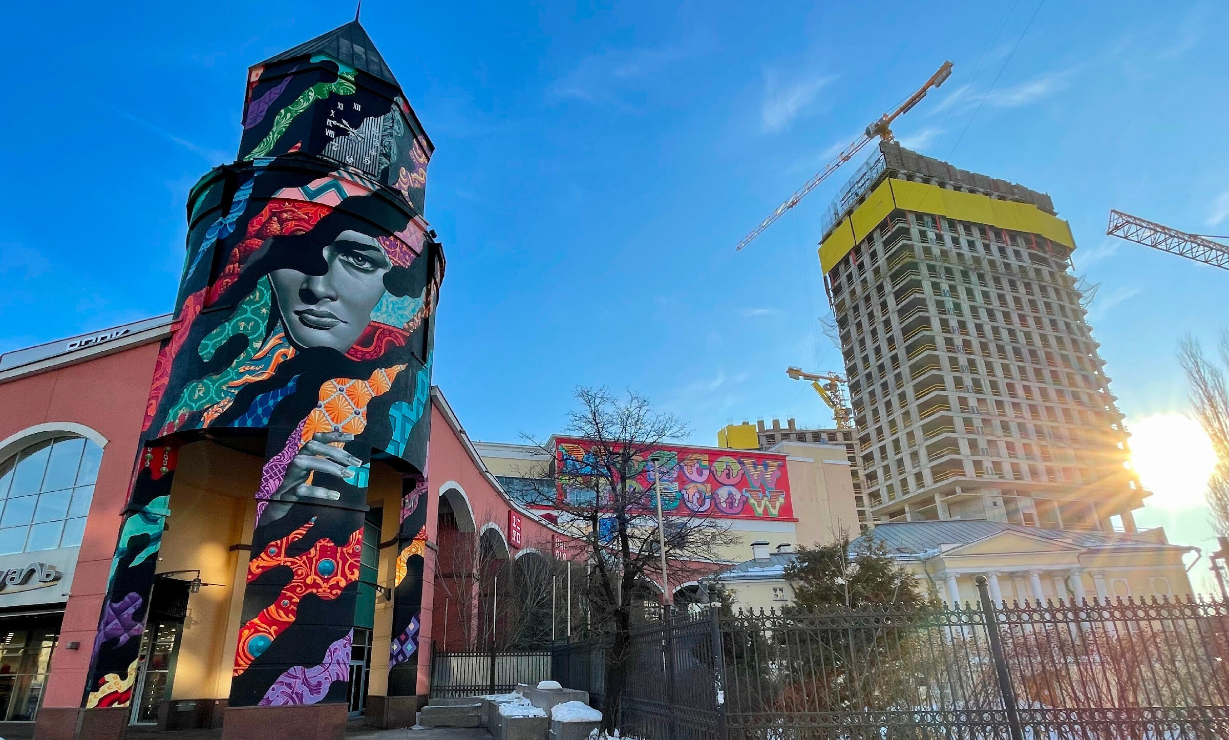 Обновленный Атриум: более 15 арт-объектов на стенах московского ТЦ. Проект «Фотокладовка»: блог уличной фотографии в формате street photo