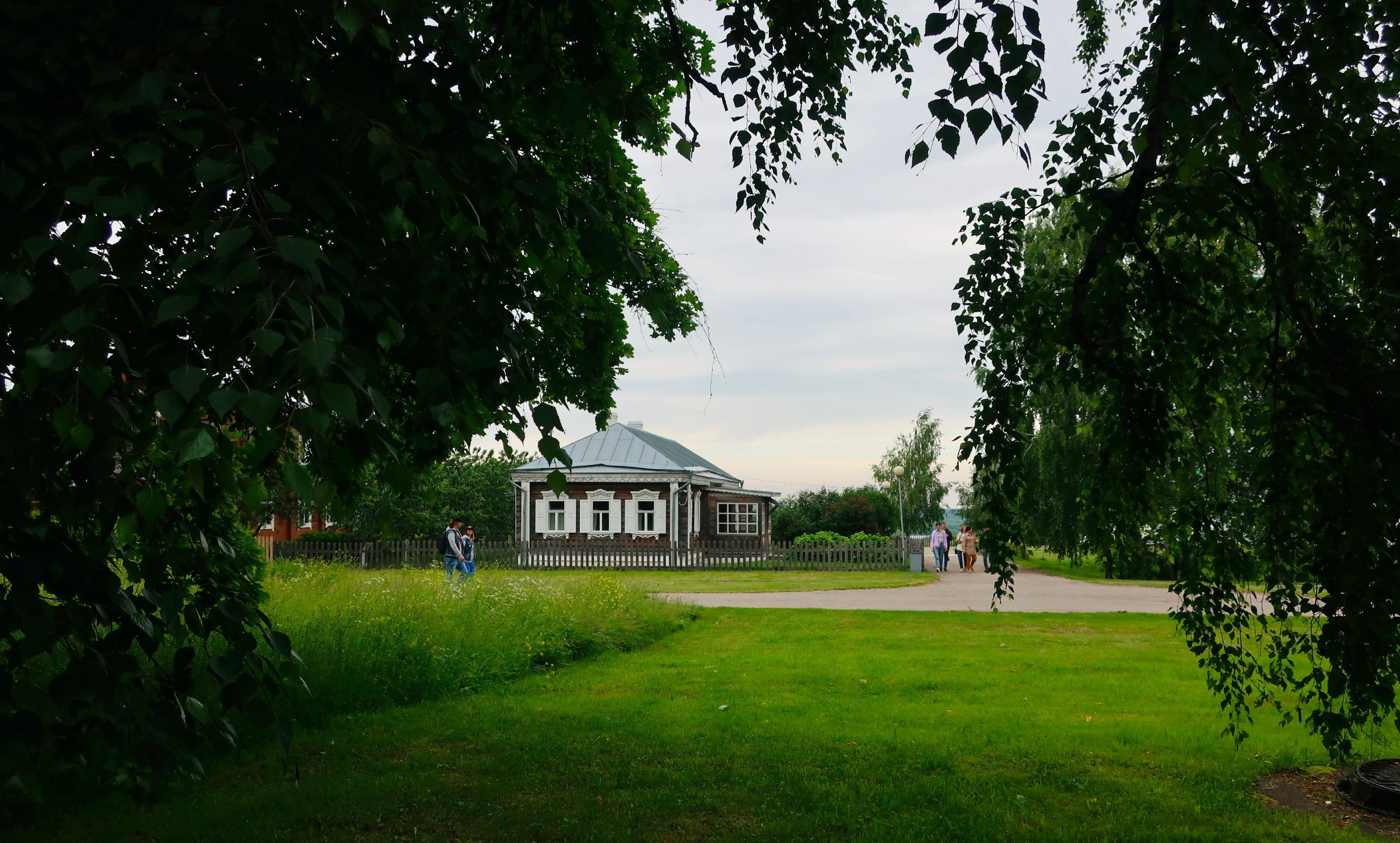 Родина Сергея Есенина: Дом-музей поэта в селе Константиново на берегу. Проект «Фотокладовка»: блог уличной фотографии в формате street photo