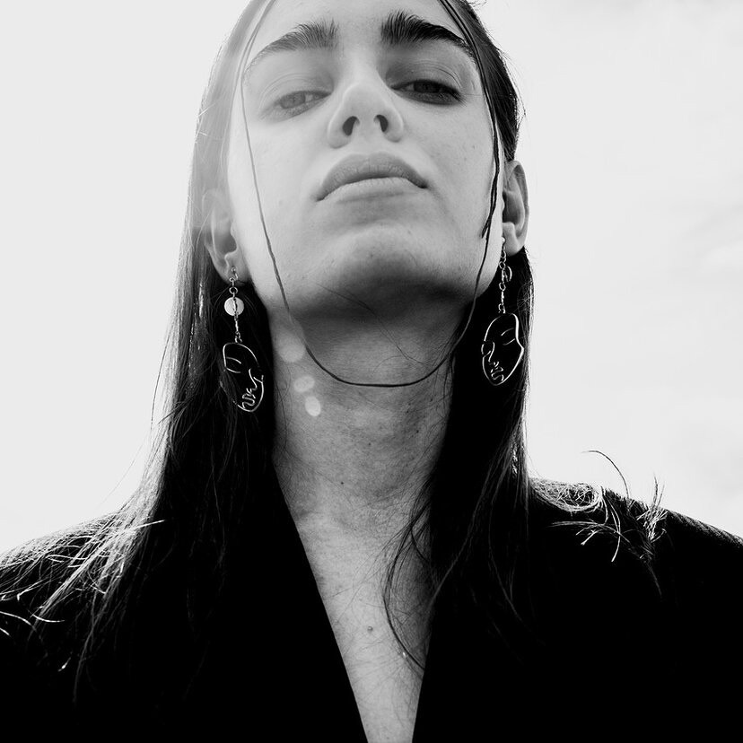 Contacts. Elvira Mas