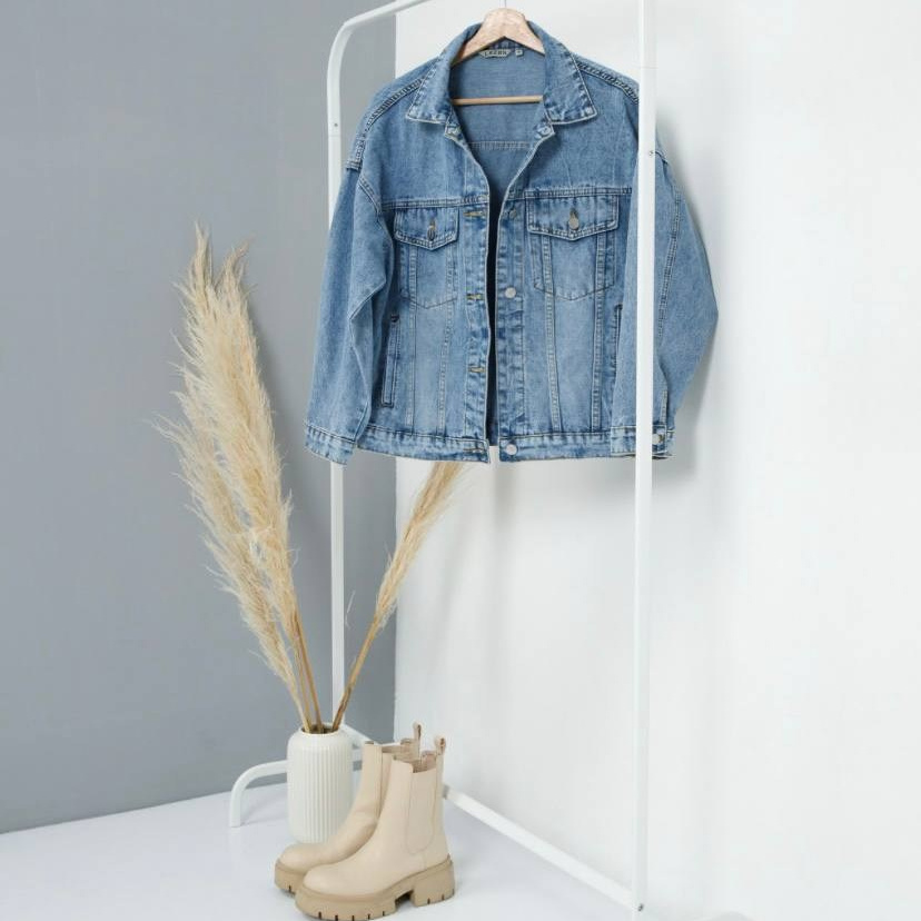 фото на вешалке