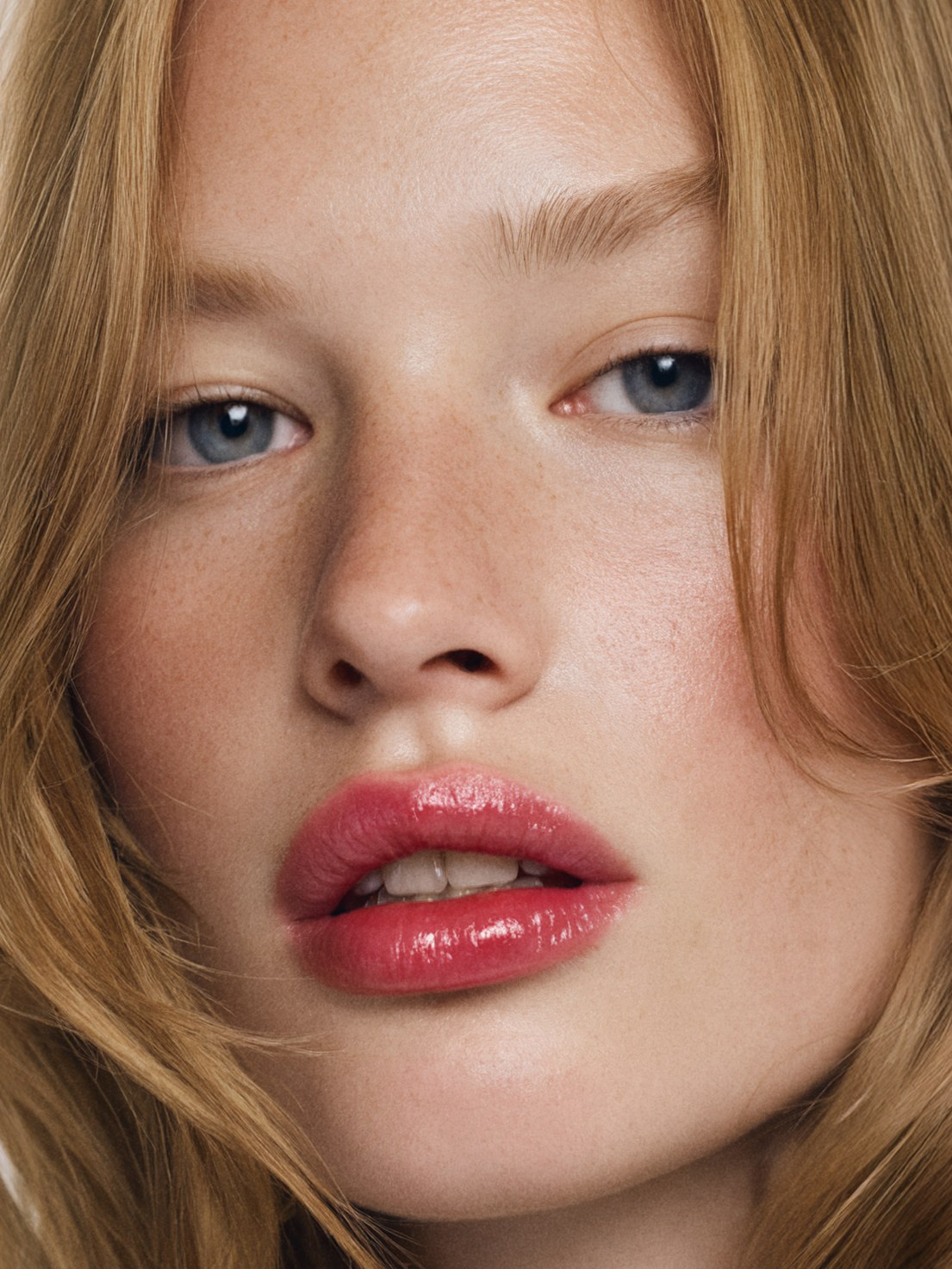 AI. Beauty & fashion retoucher available worldwide Liya Embrace