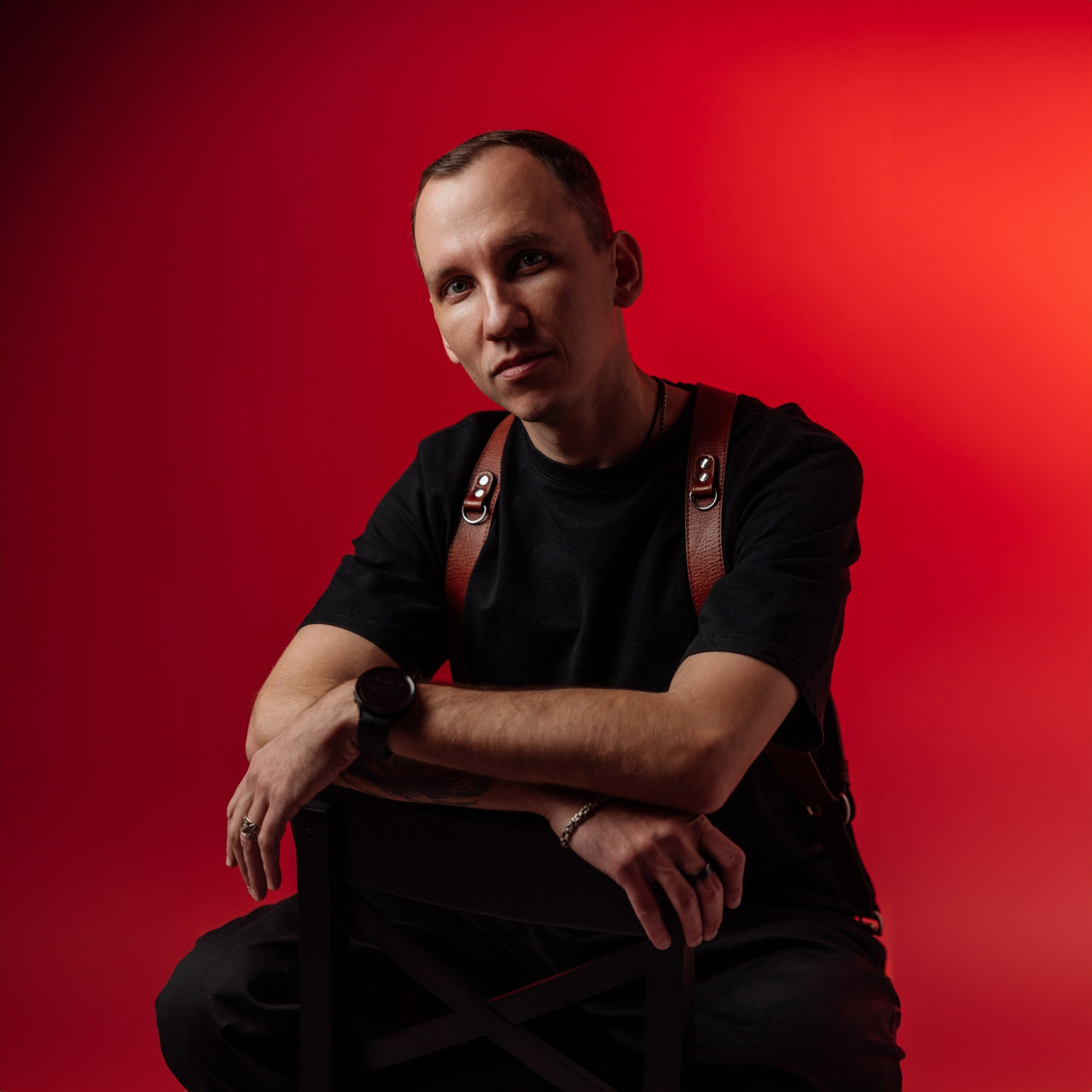 Основатель "Факультета" -  Владимир Киселев. Входит в топ 100 лучших фотографов мира, по общемировому рейтингу myWed. Владелец фотошколы «Факультет», обучил более 400 фотографов.