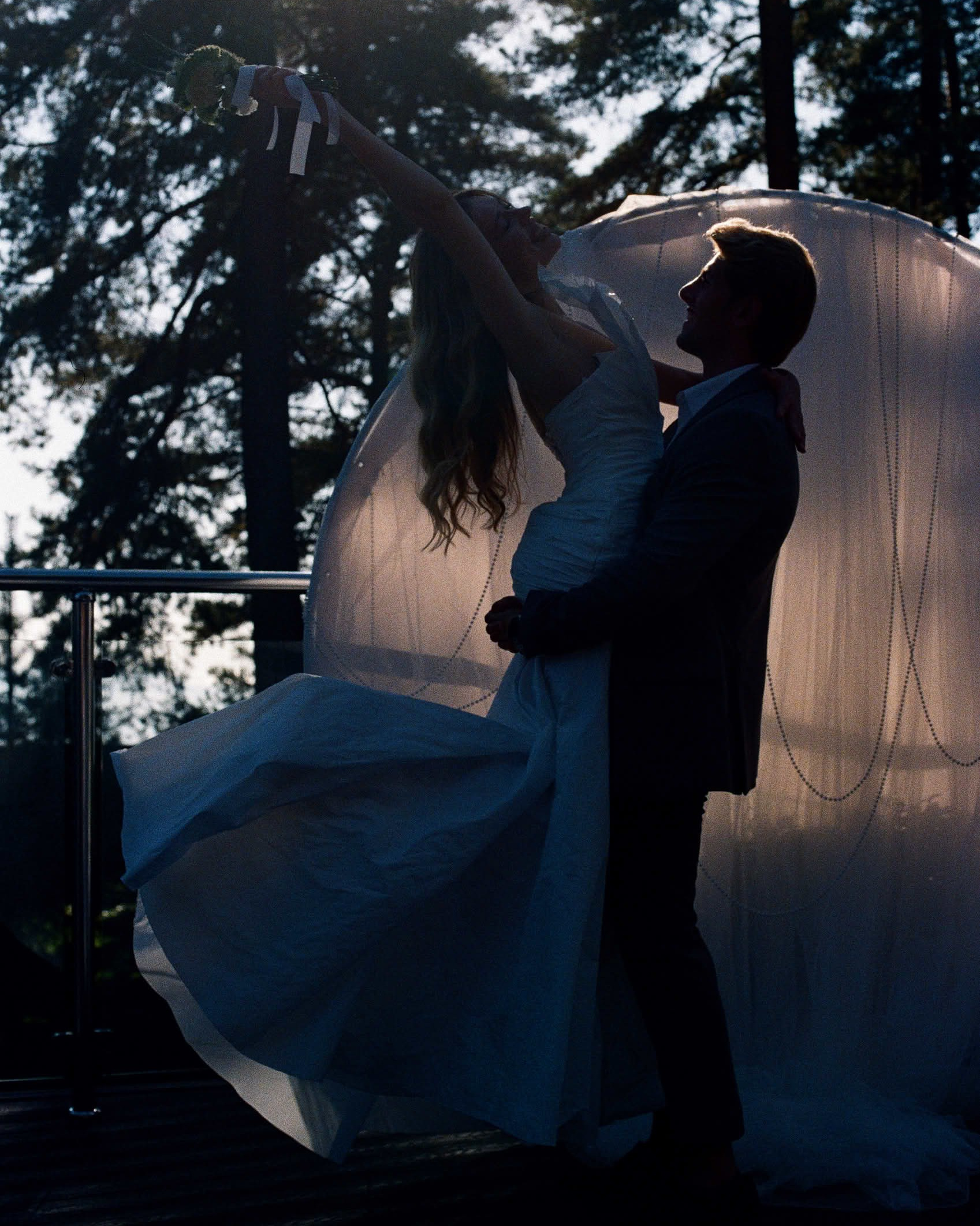 Невеста на фоне Мойки, свадебная прогулка на плёнку