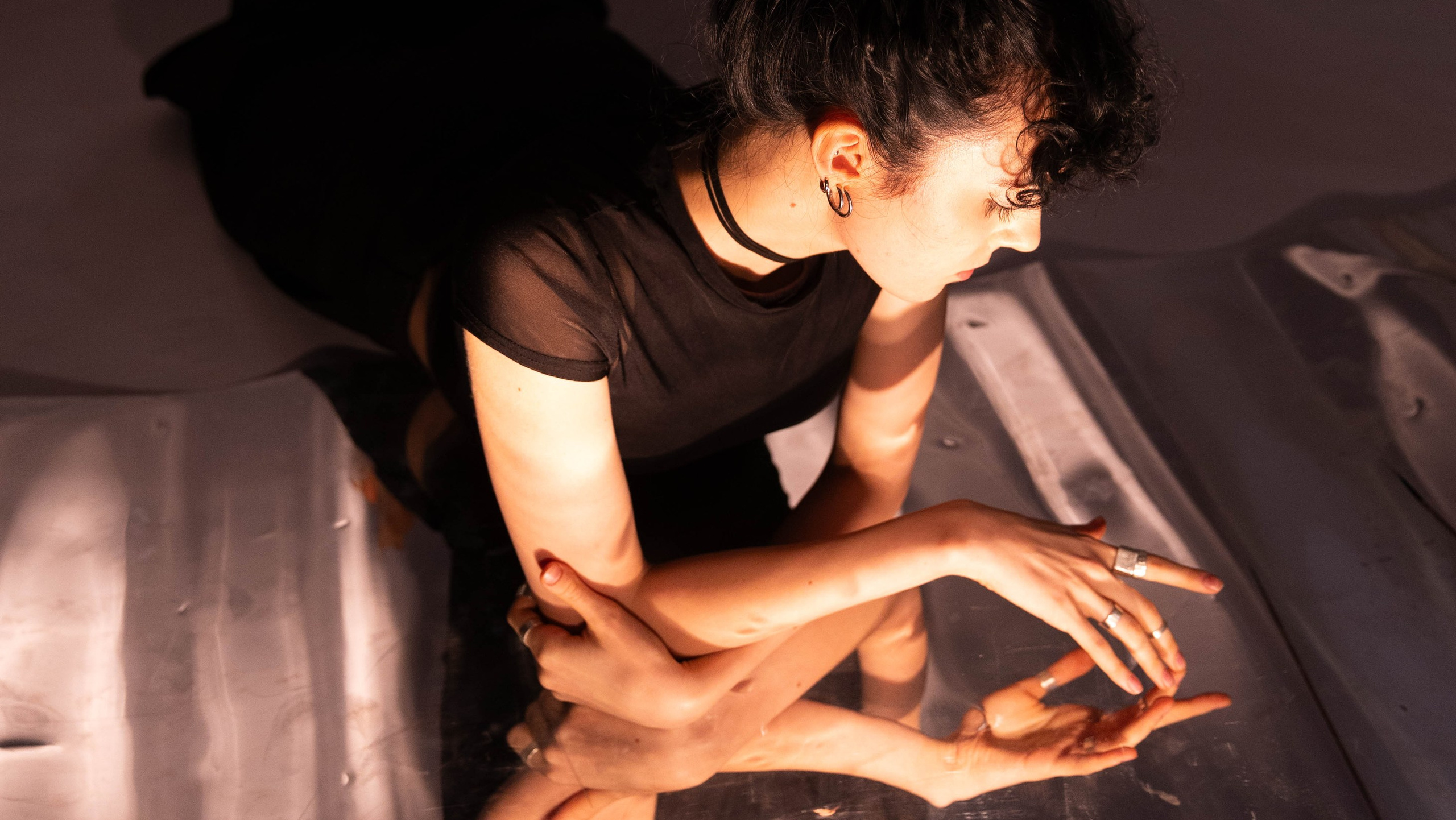 Фотография девушки с отражением 