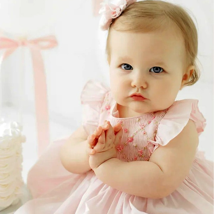 Фотосессия на годик в Москве день рождения ребенка в студии и дома от детского фотографа. Фотосессия в студии в Москве от профессионального фотографа услуги по доступным ценам