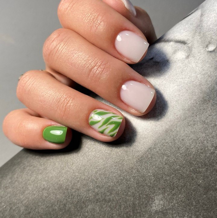 Трендовый маникюр на коротких ногтях 