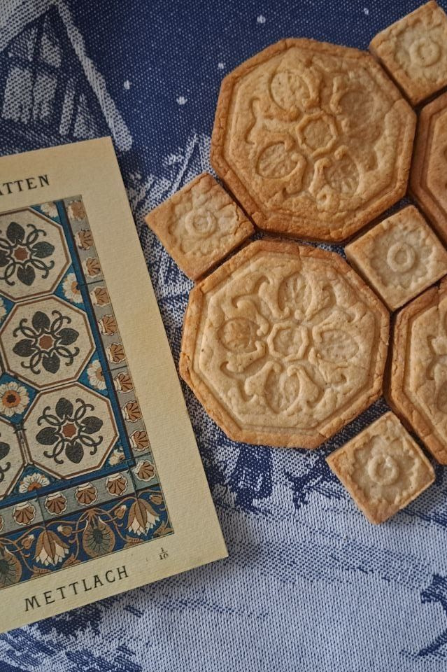 Форма для печенья № 3. Метлахская плитка парадных Санкт-Петербурга