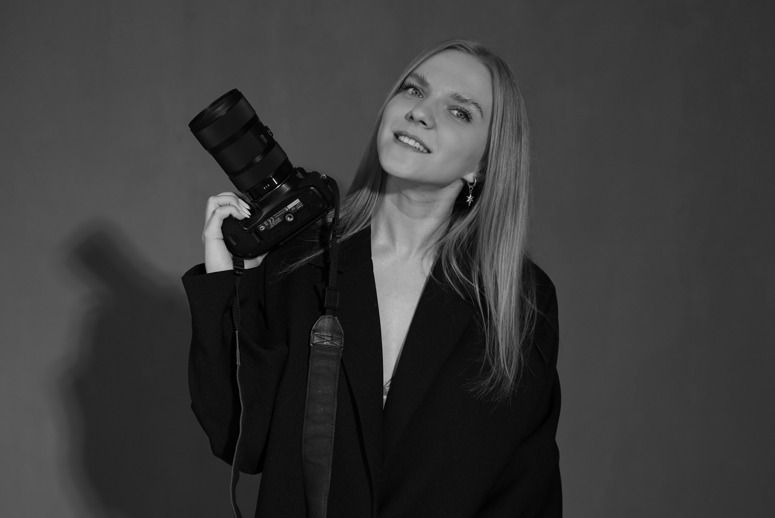 черно белое-фото с девушкой
