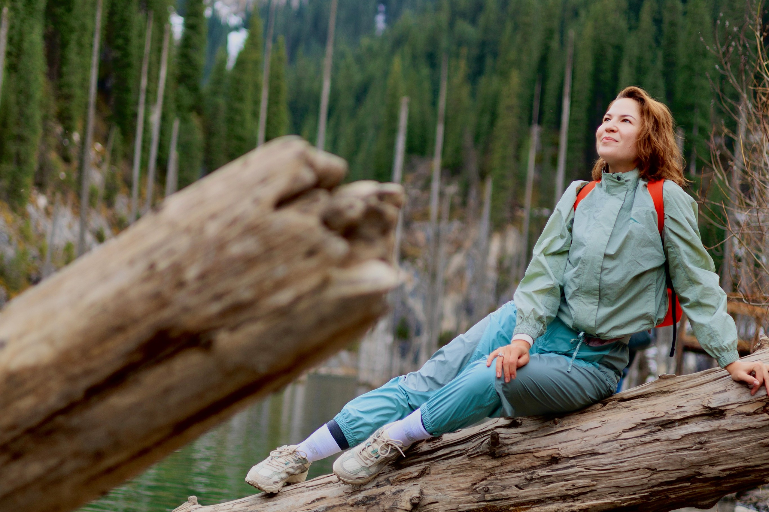 Фото группы туристов:Группа туристов на экскурсии, активный отдых, индивидуальный тур, групповая поездка, Чарын и Кольсай, путешествие по Казахстану.