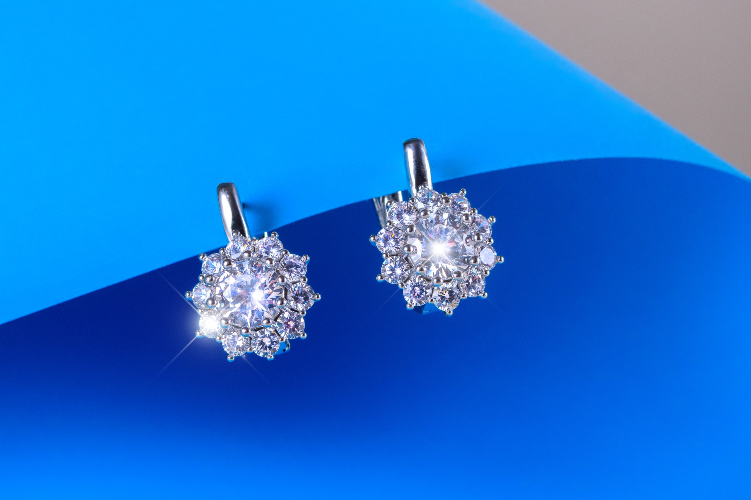 Предметная, имиджевая и рекламная съемка ювелирных изделий и украшений для интернет-магазинов и маркетплейсов — Студия Елены Богдан. Профессиональная фотосъемка для продаж и рекламы.