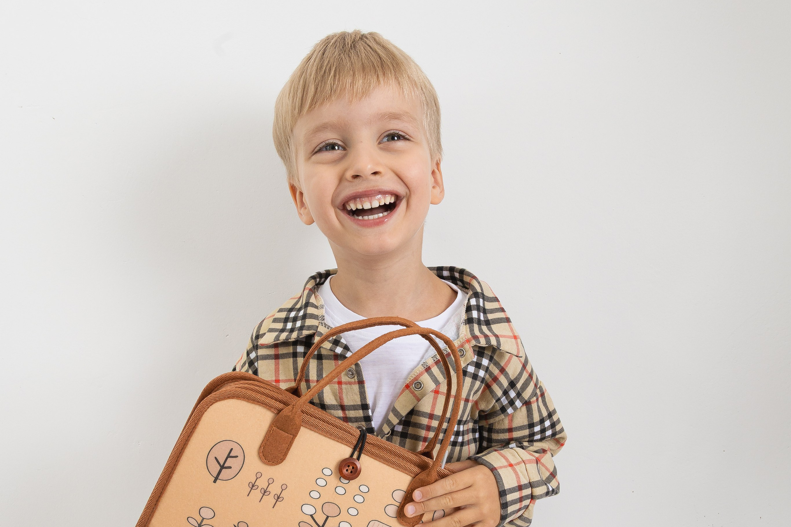 Фото для маркетплейса: съемка в студии с моделью