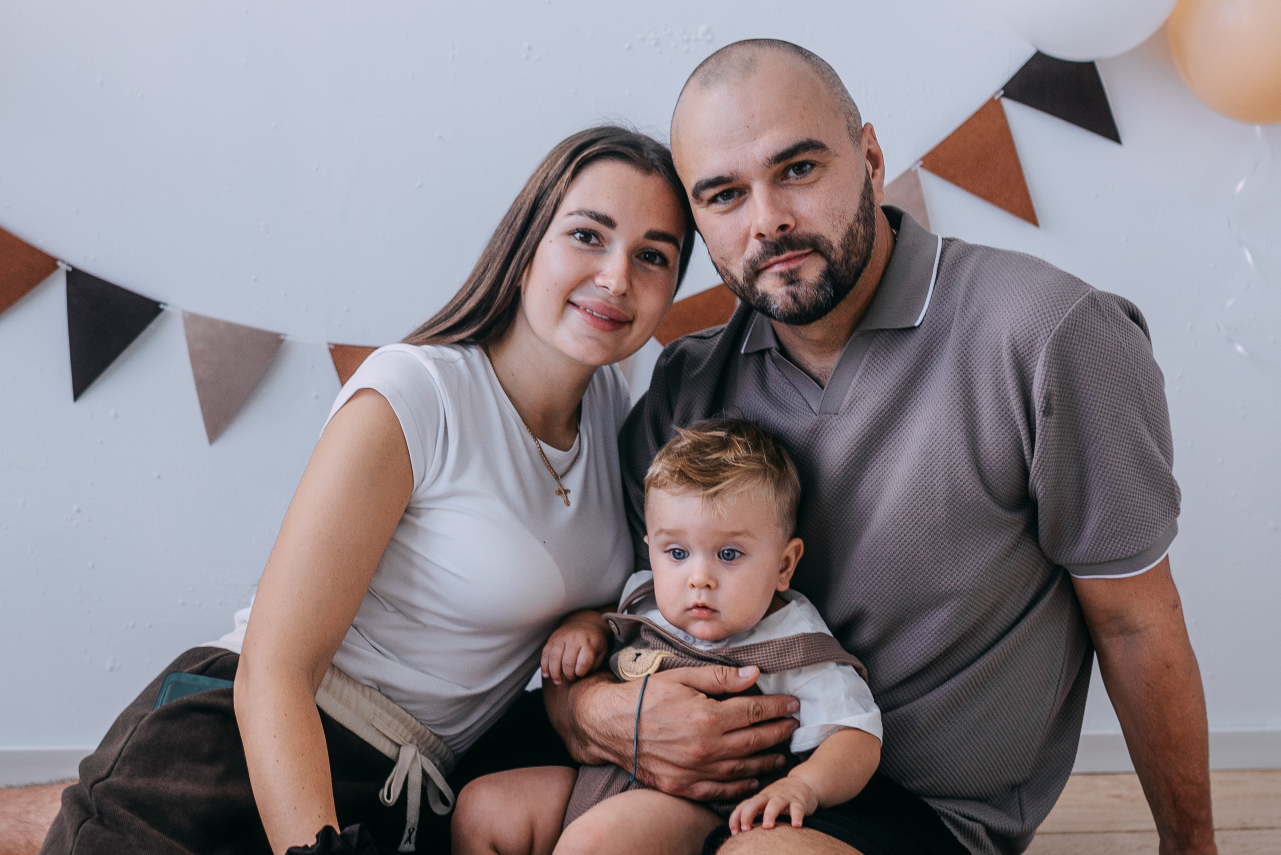 фотограв на день рождения в сартове, фотограф на годовасие сартов, деский фотограф саратов, годовасие сартов, день рождение саратов, детский фотограф сартов, детская съемка сартов, фотограф на день рождения саратов,первый день рождения ребенка сартов, фото на белом фоне сартов, минималистичные фотографии саратов